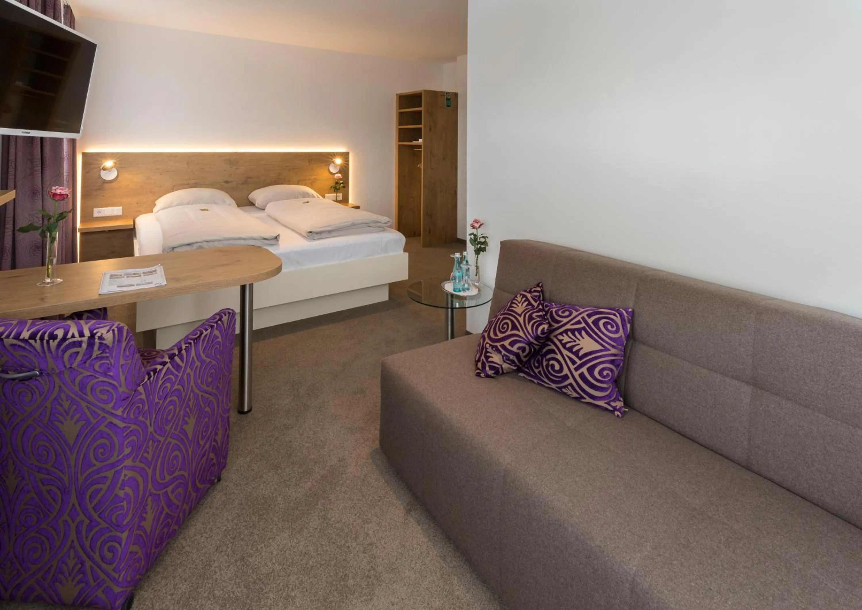 Photo of the whole room, Bed in Hotel Hirsch