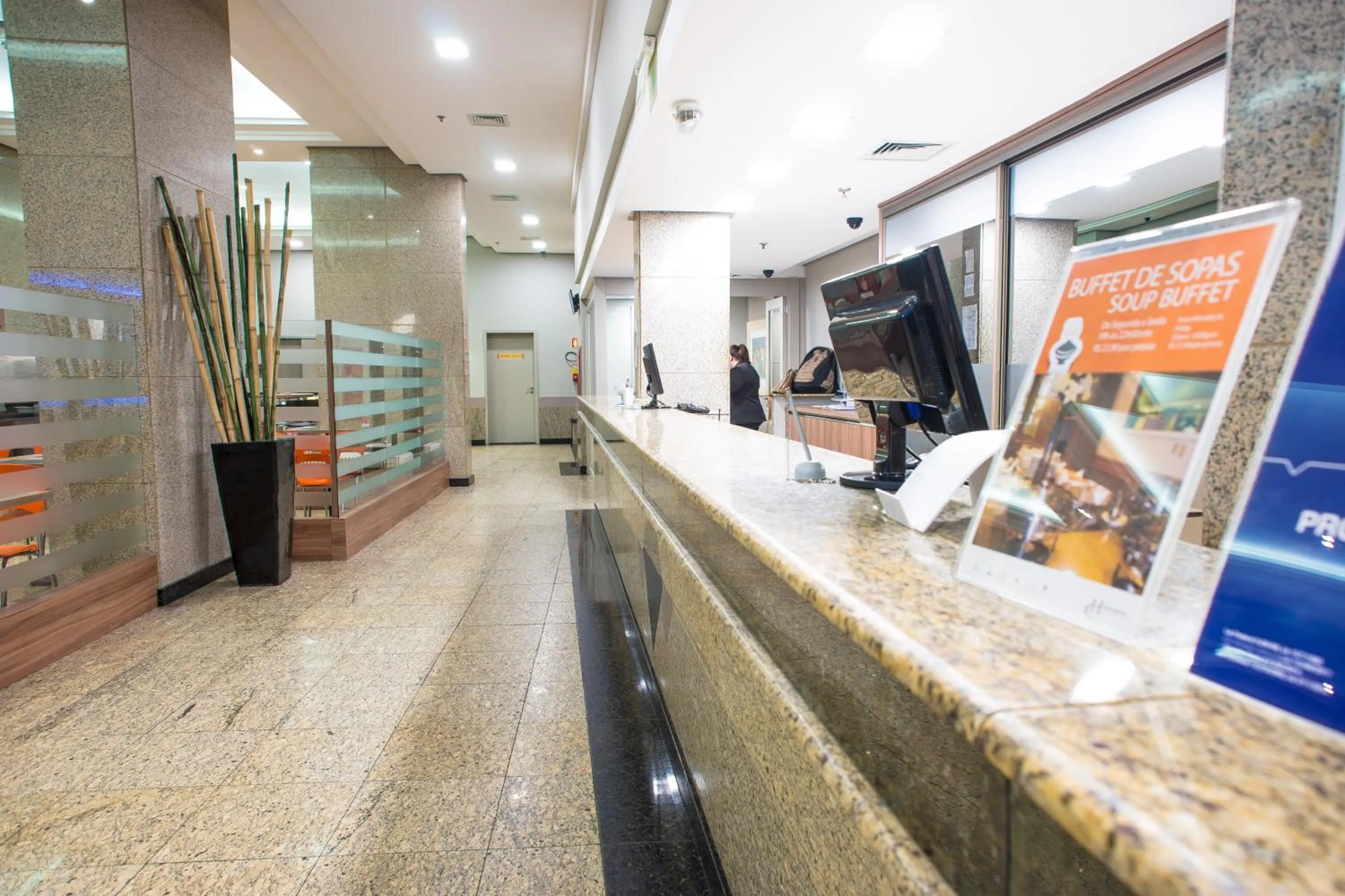 Lobby or reception in Hotel Continental Business - 200 metros do Complexo Hospitalar Santa Casa