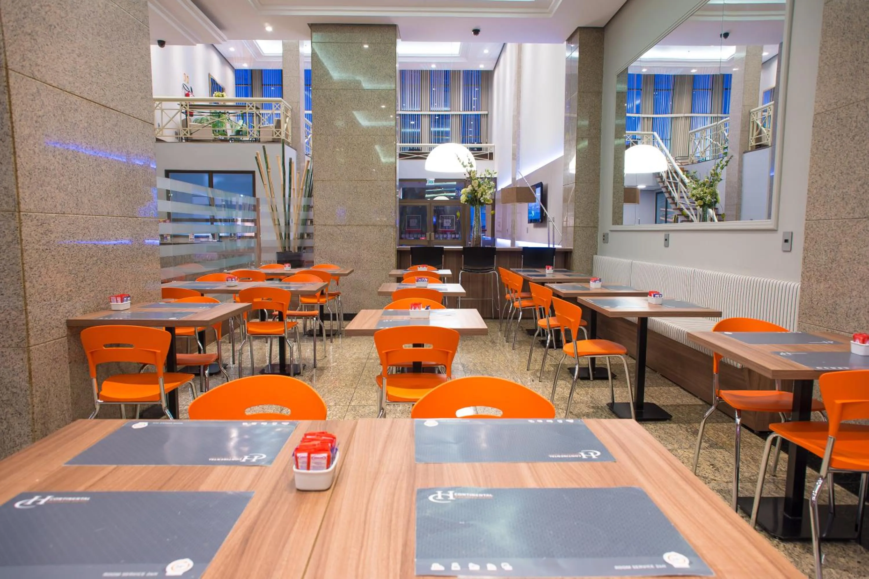 Restaurant/places to eat in Hotel Continental Business - 200 metros do Complexo Hospitalar Santa Casa