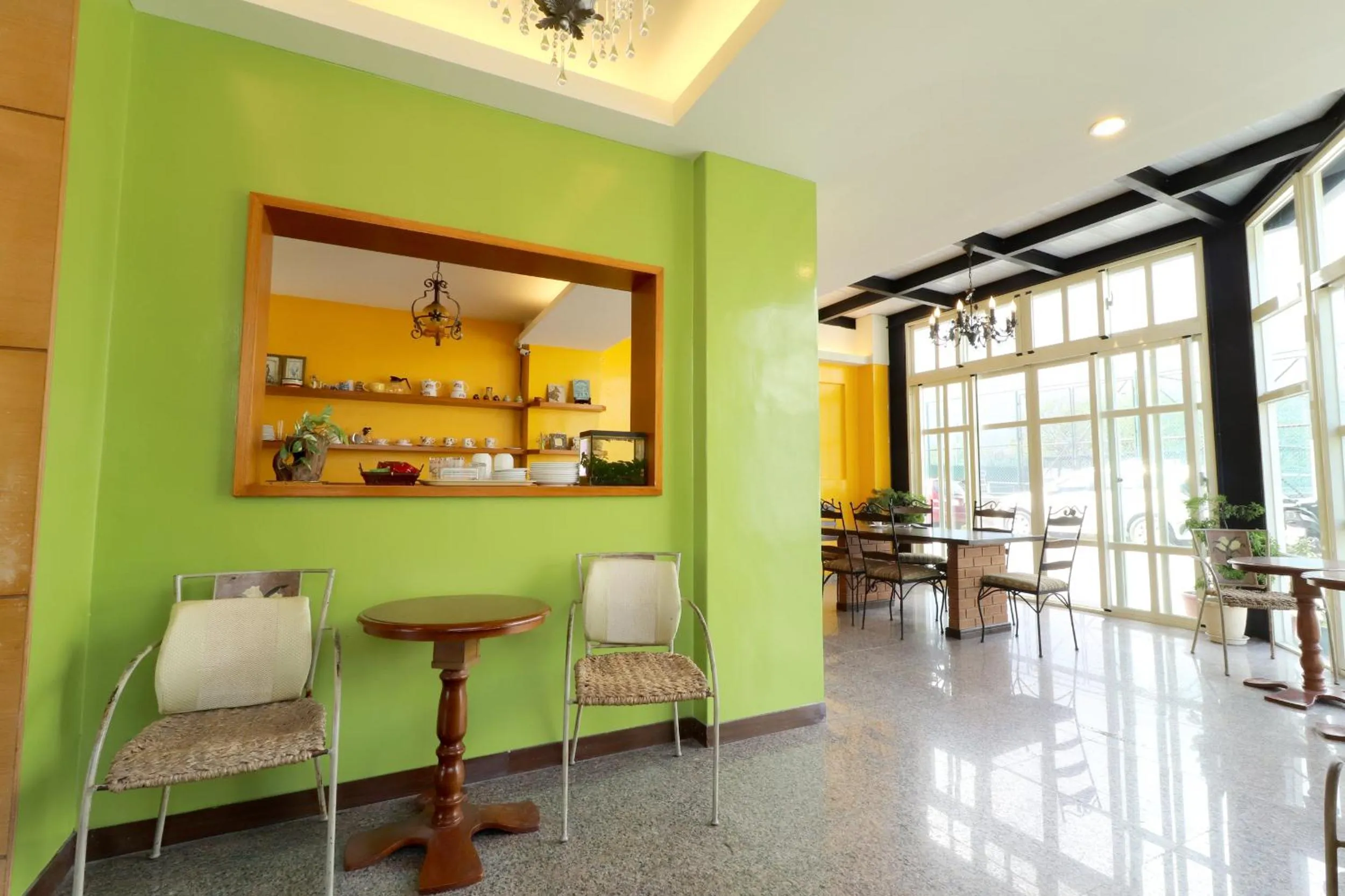 Communal lounge/ TV room in FlowerSay Homestay