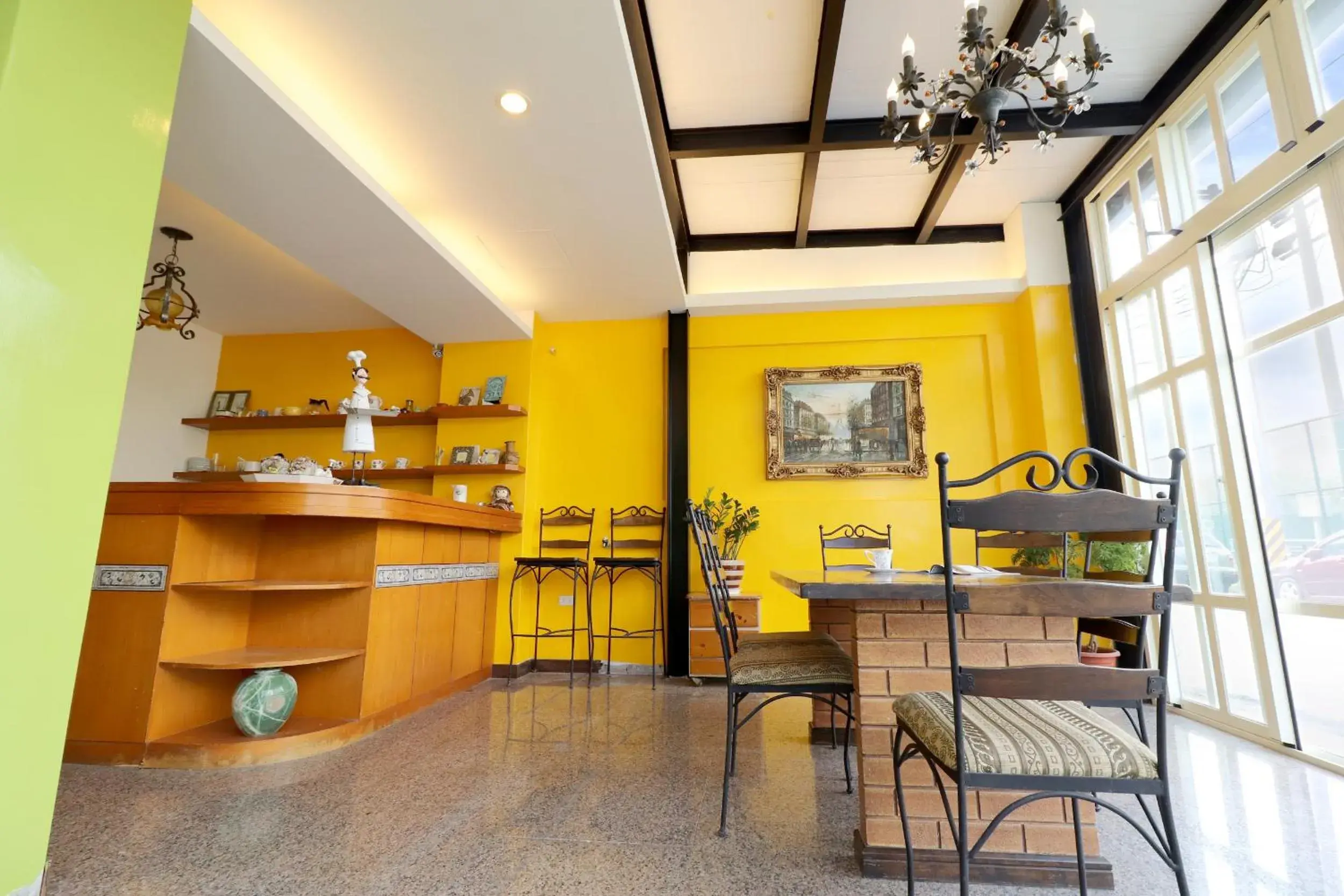 Communal lounge/ TV room in FlowerSay Homestay Communal lounge/ TV room in FlowerSay Homestay