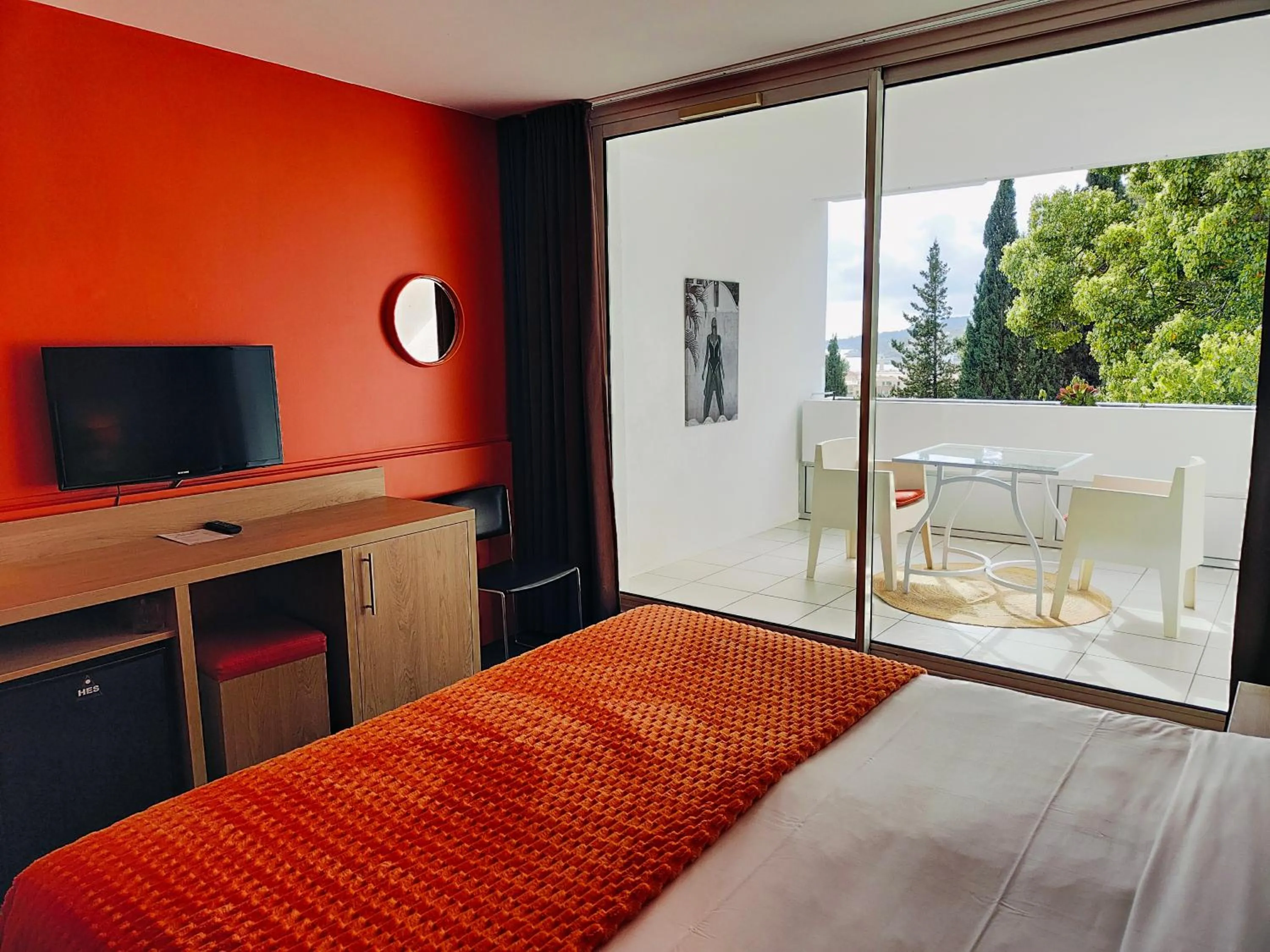 Balcony/Terrace, Bed in Royal Cottage Pamela Hotel Cassis