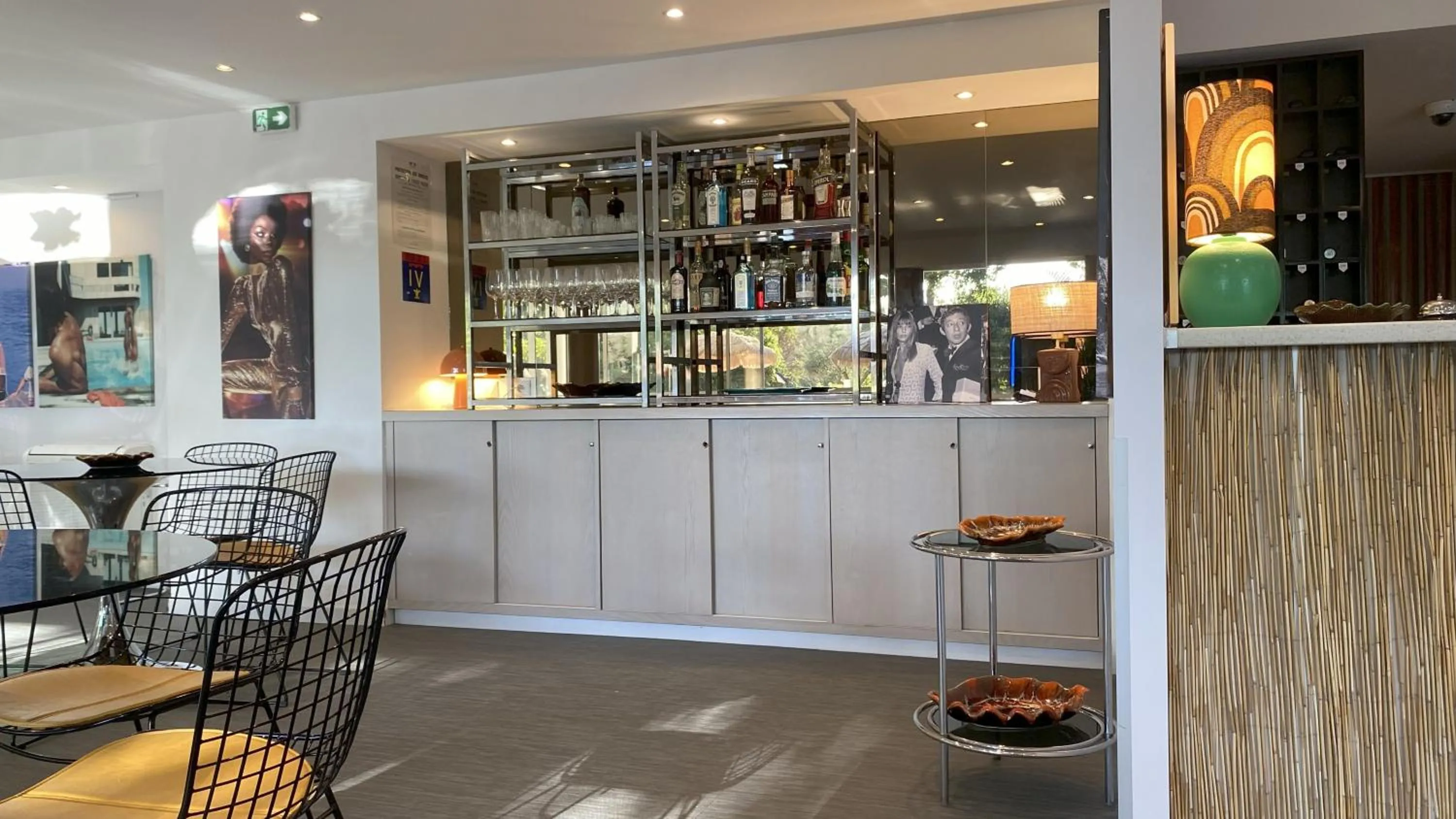 Lounge or bar in Royal Cottage Pamela Hotel Cassis