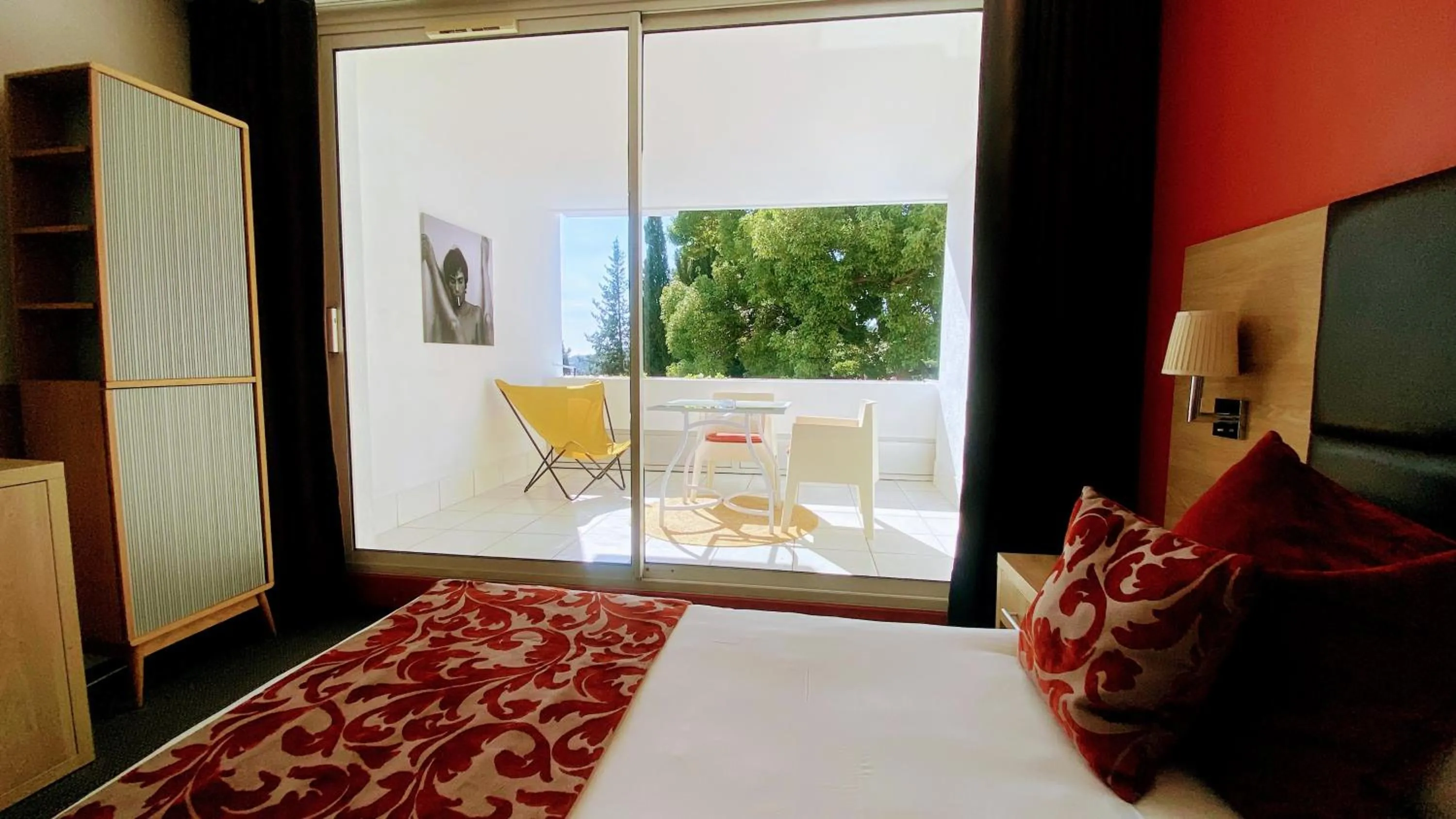Bedroom, Bed in Royal Cottage Pamela Hotel Cassis