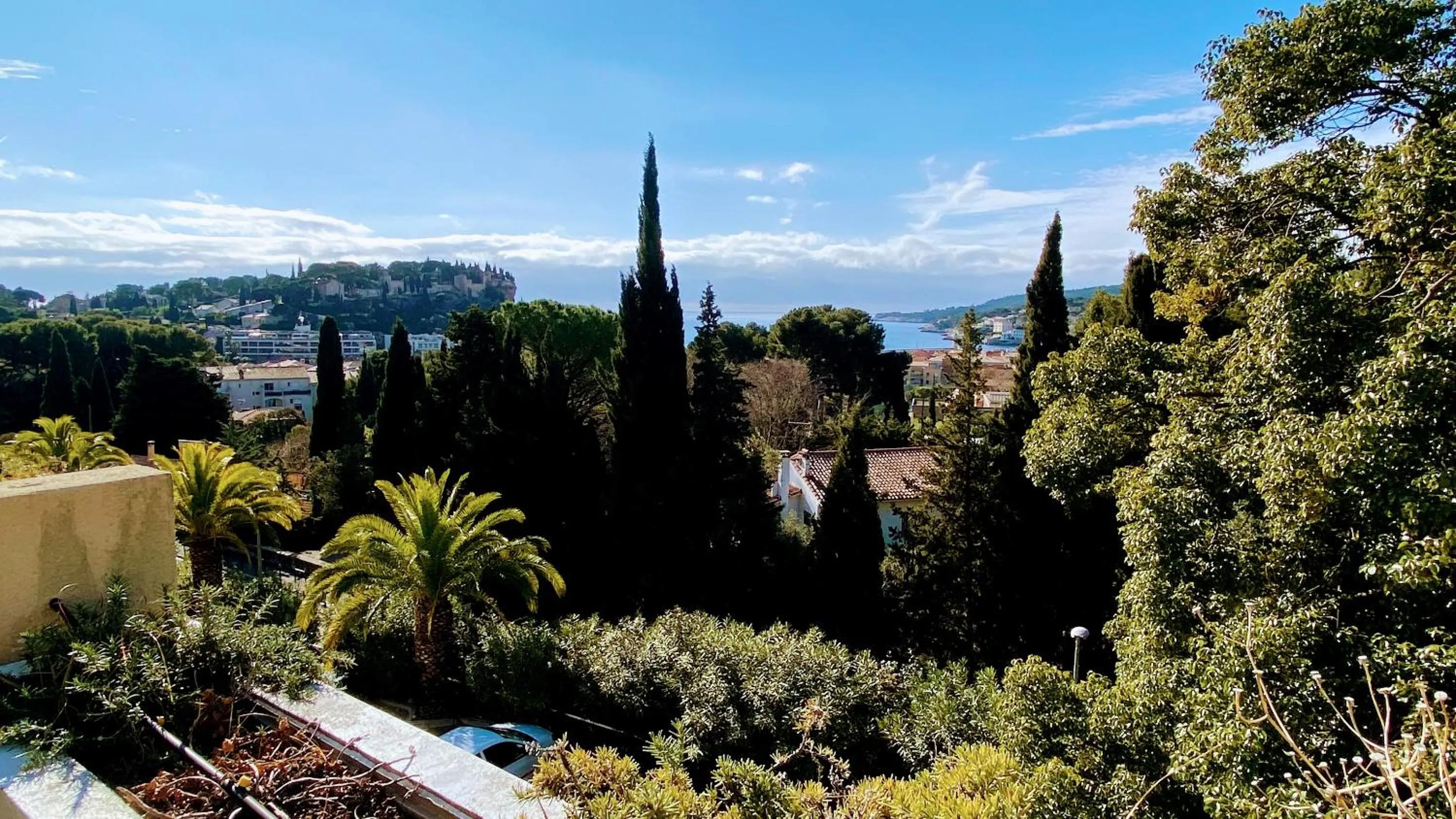 Natural landscape in Royal Cottage Pamela Hotel Cassis