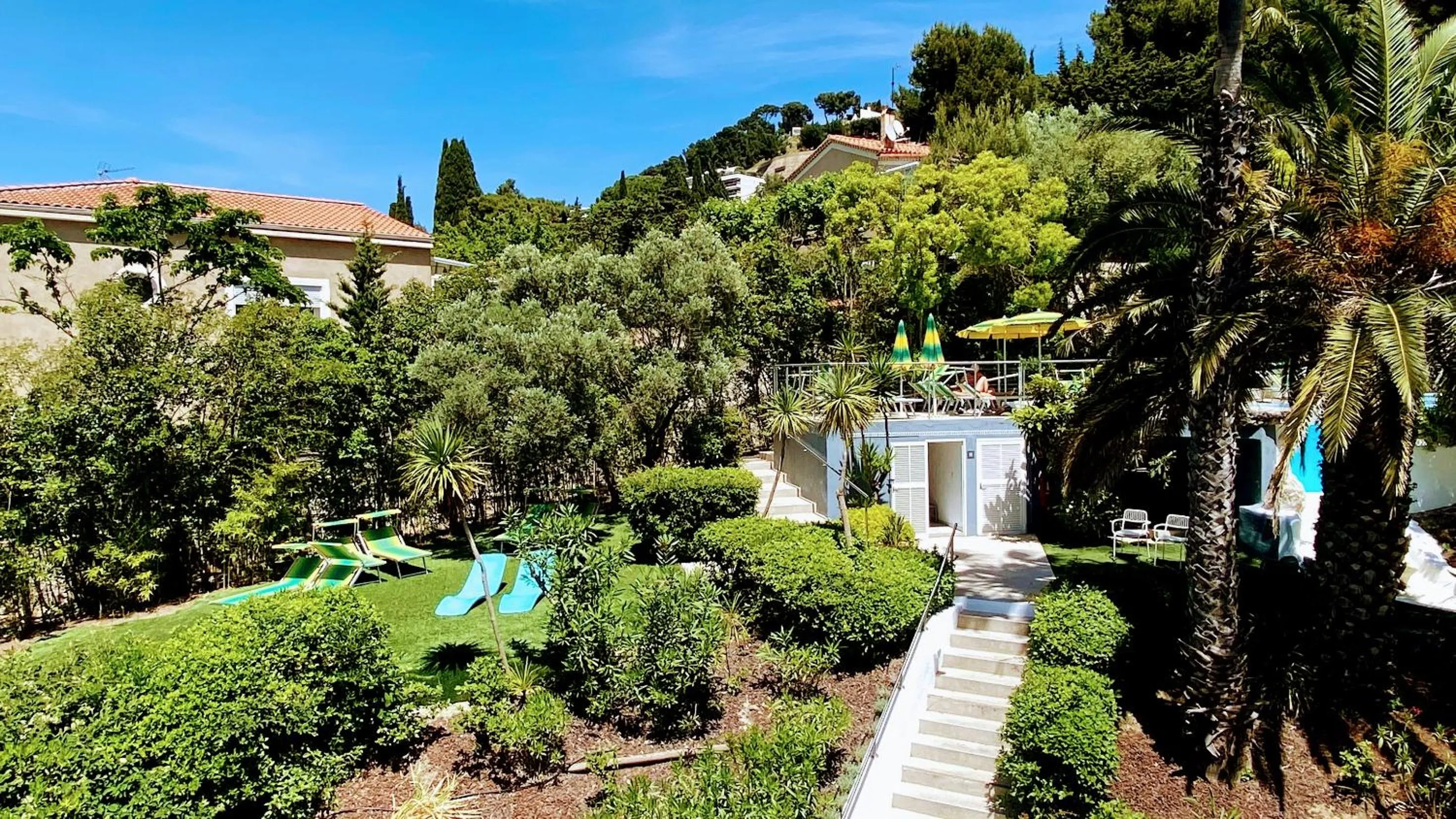 Property building in Royal Cottage Pamela Hotel Cassis