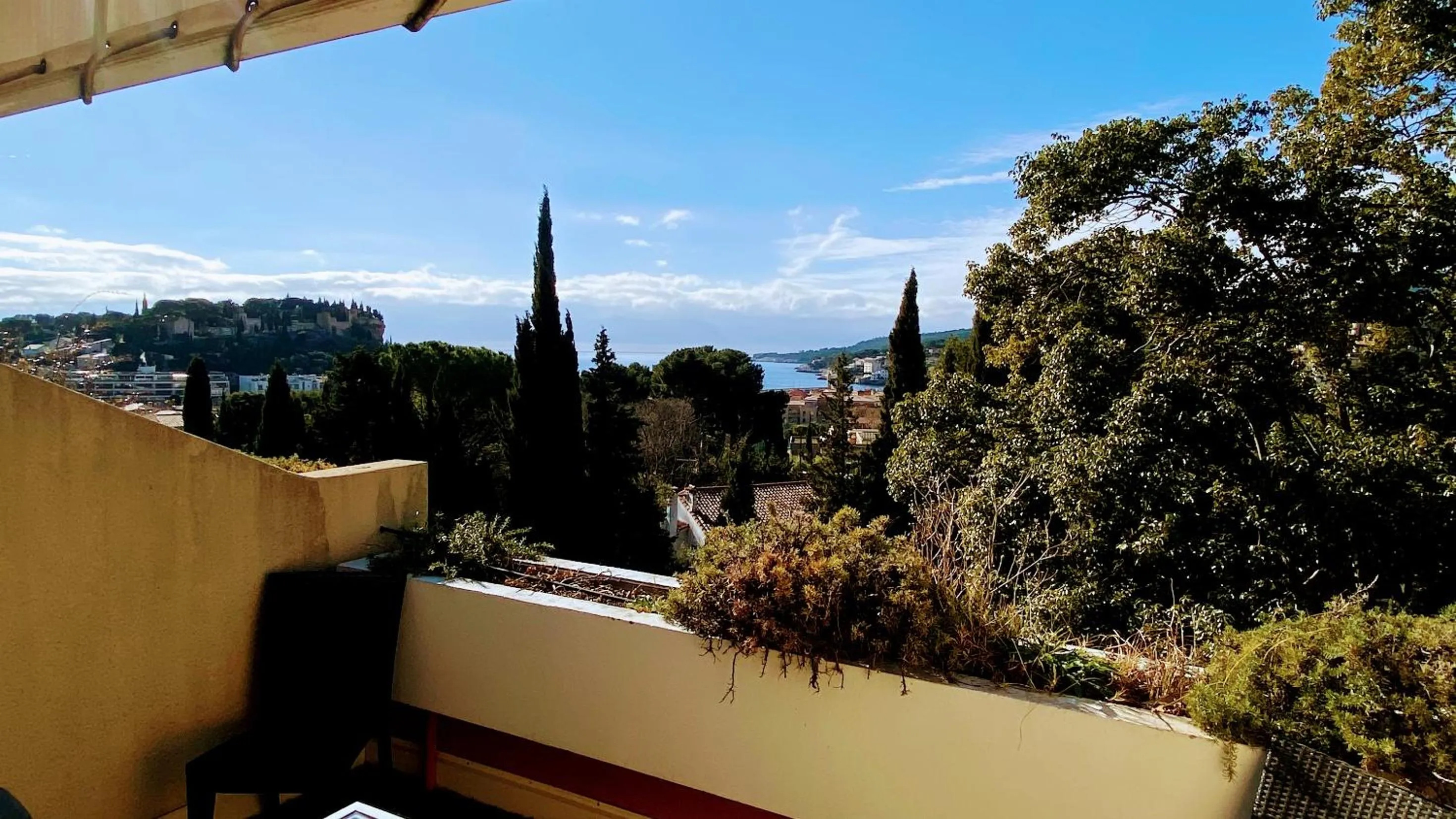 Natural landscape in Royal Cottage Pamela Hotel Cassis