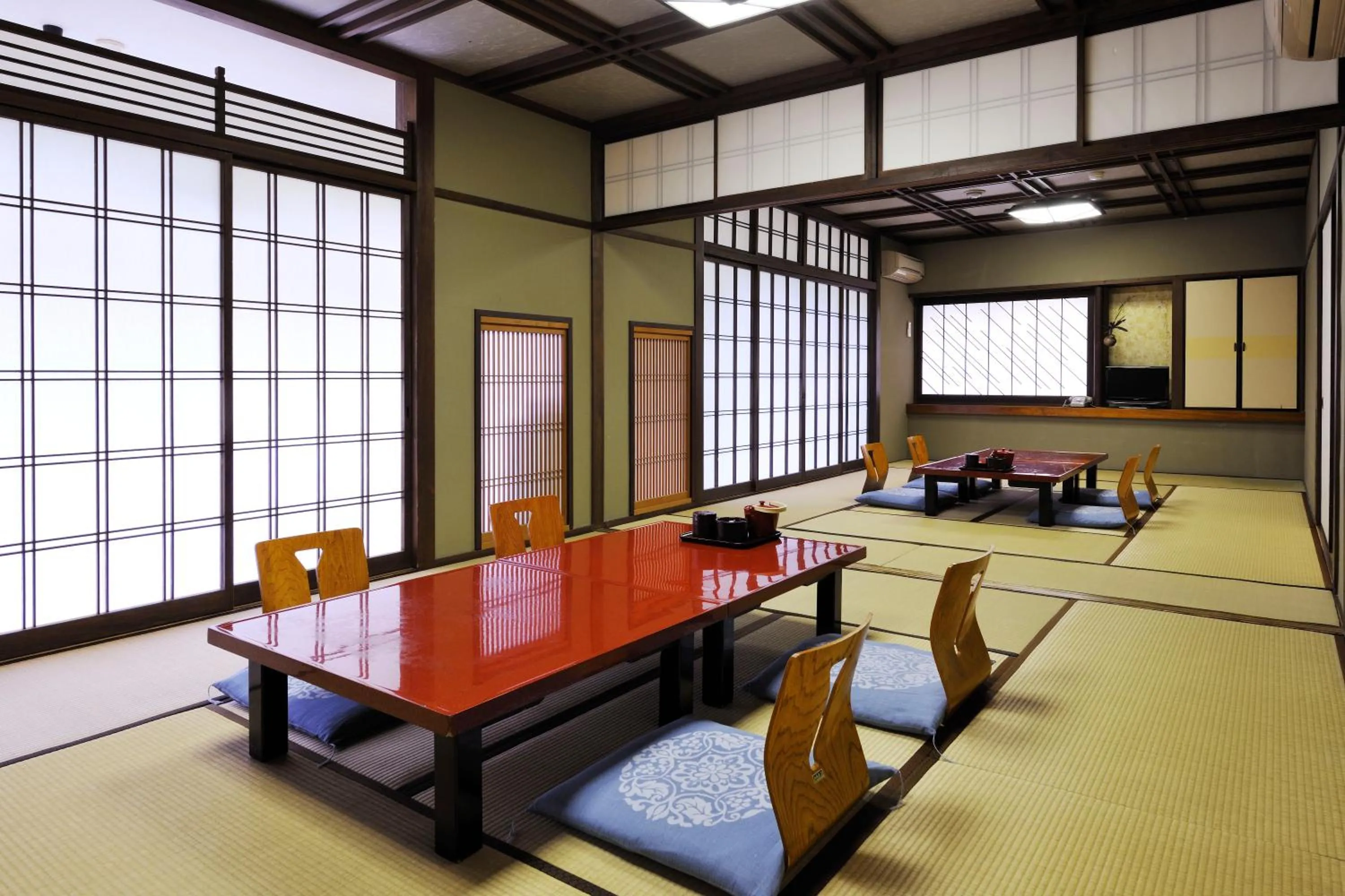 Photo of the whole room in Ryokan Seishounagon