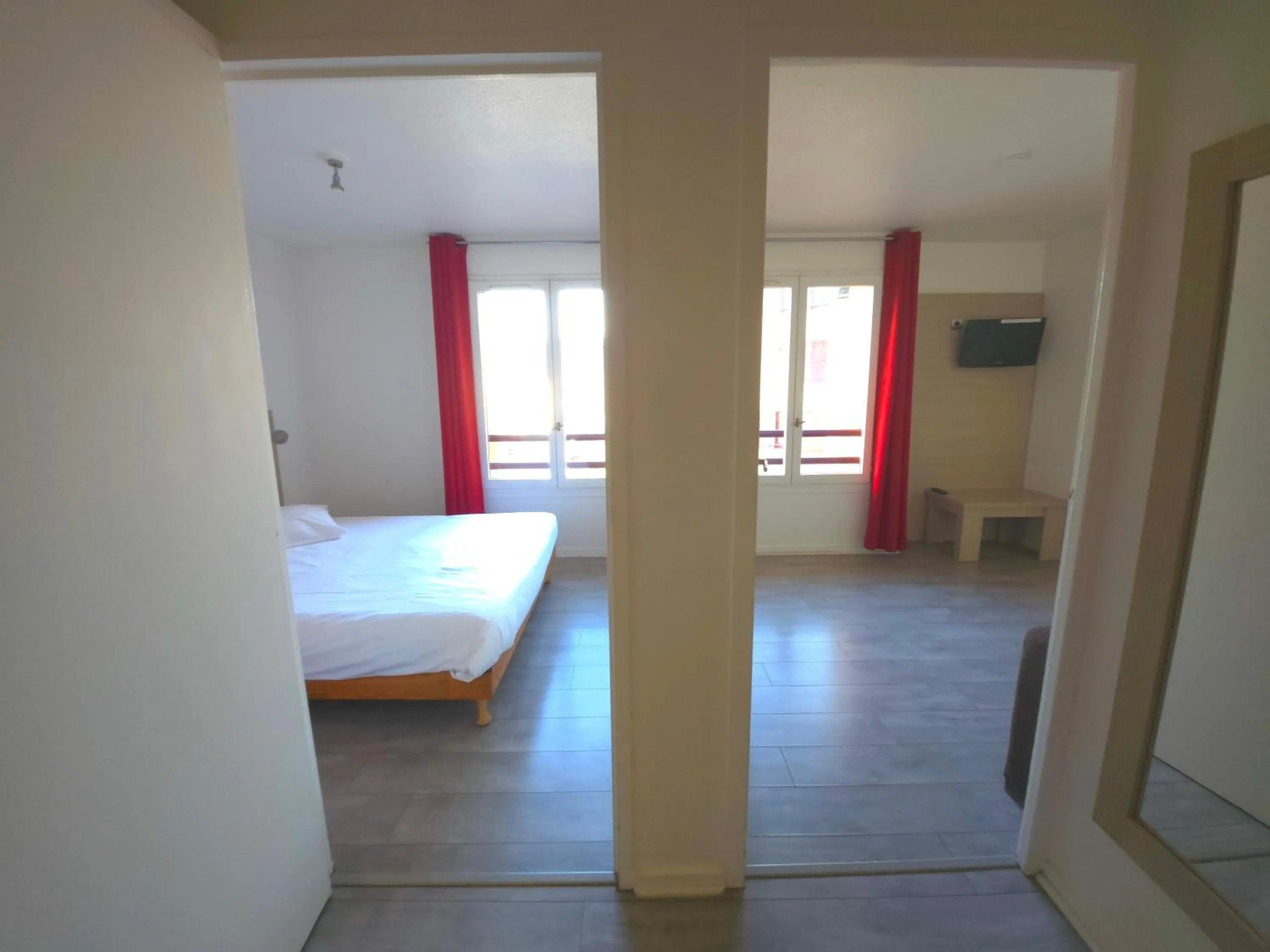 Bed in Geneva Residence