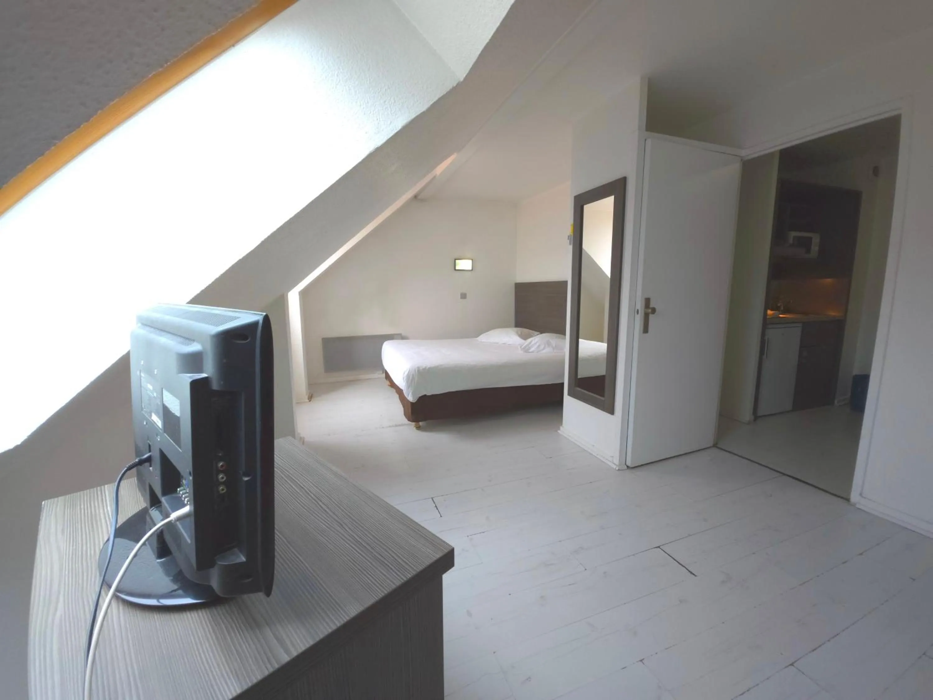 Bed in Geneva Residence