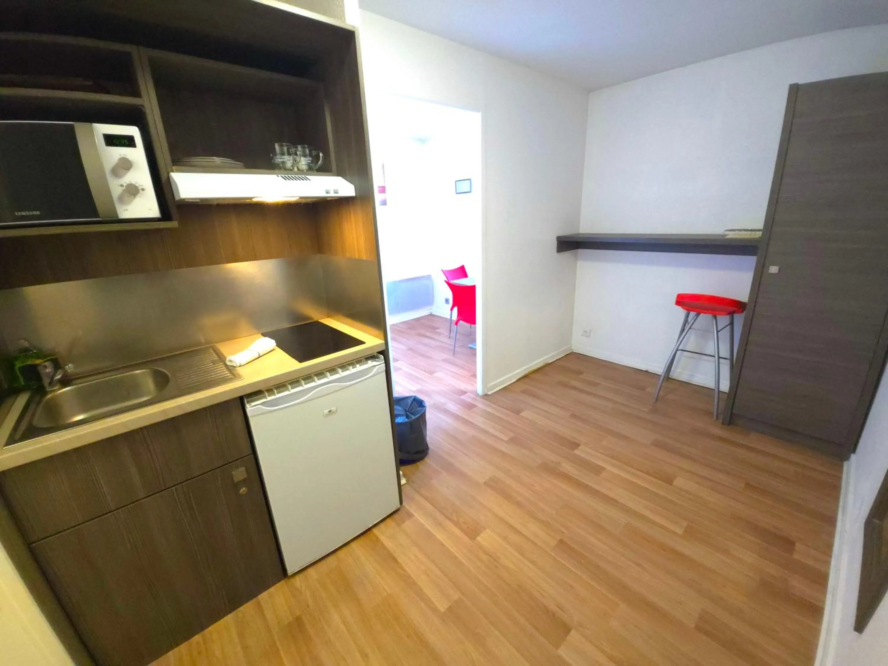 Kitchen or kitchenette in Geneva Residence