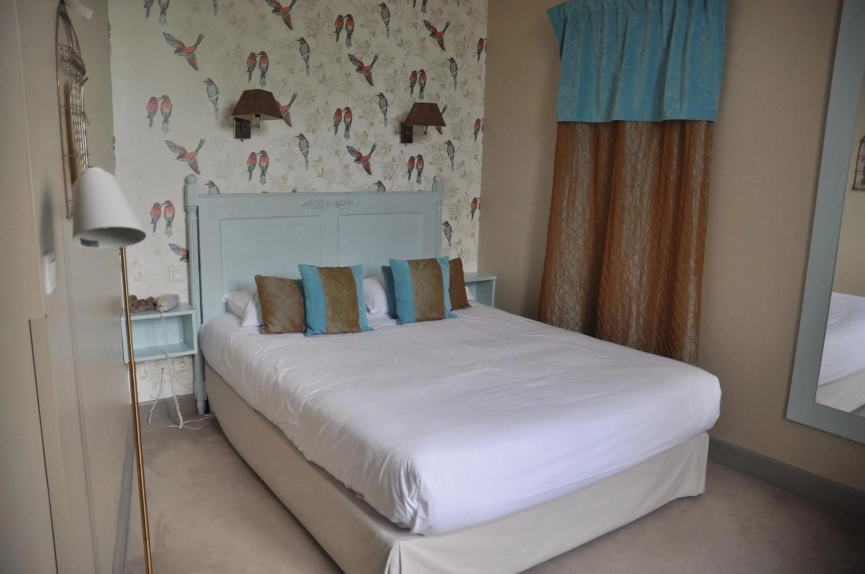 Bedroom, Bed in Hôtel Restaurants & Spa Perier Du Bignon