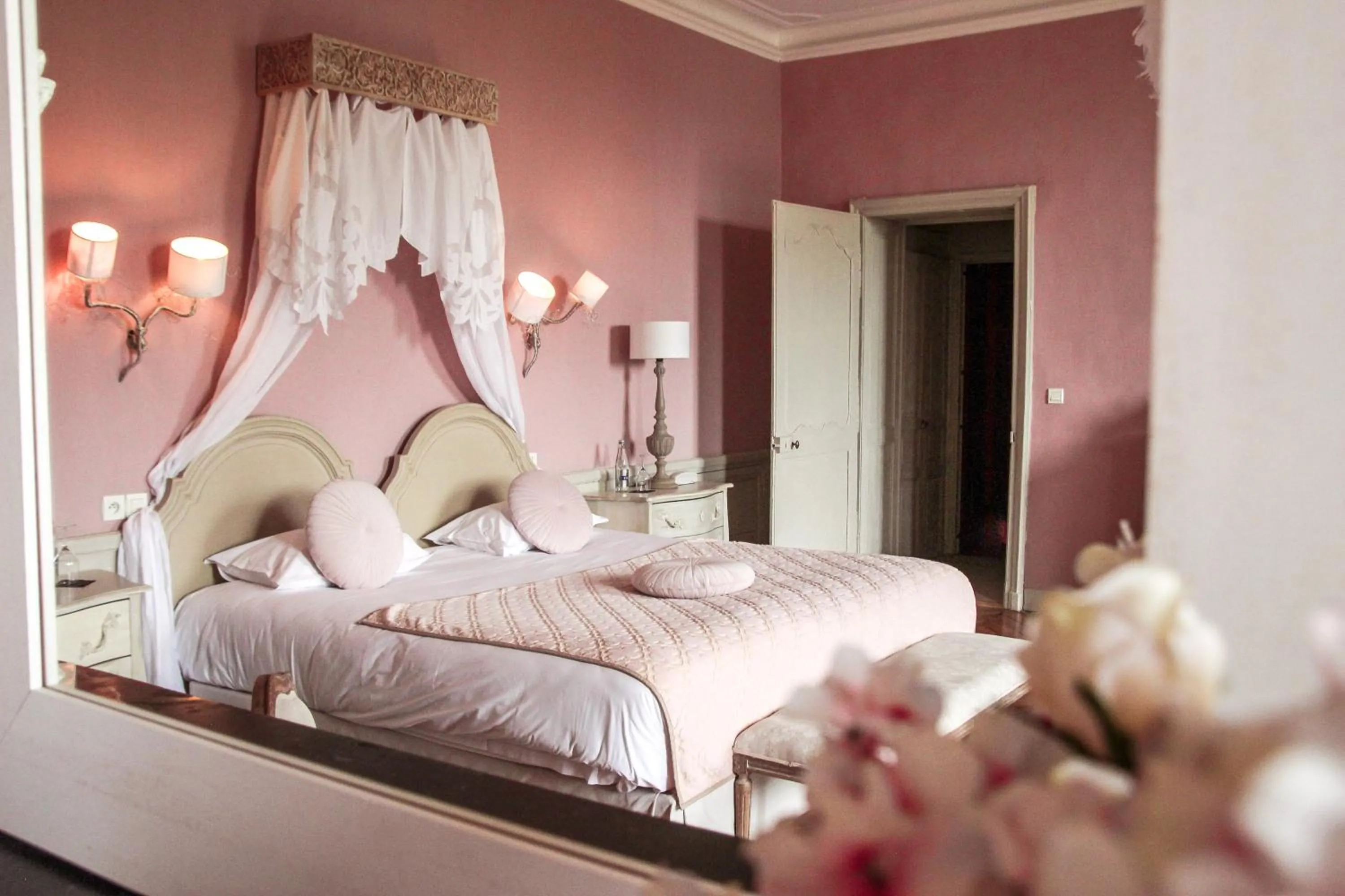 Bedroom, Bed in Hôtel Restaurants & Spa Perier Du Bignon