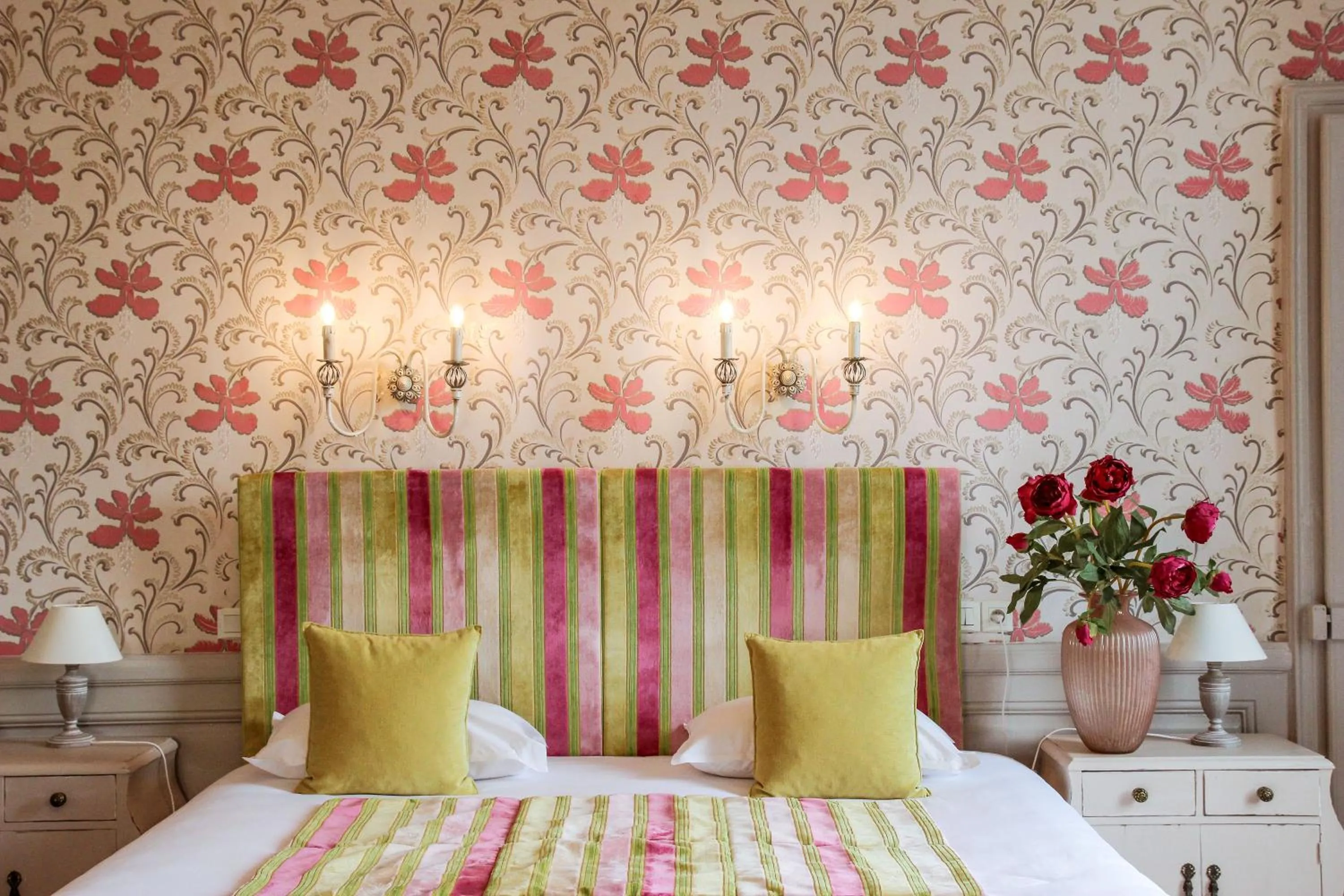 Bedroom, Bed in Hôtel Restaurants & Spa Perier Du Bignon