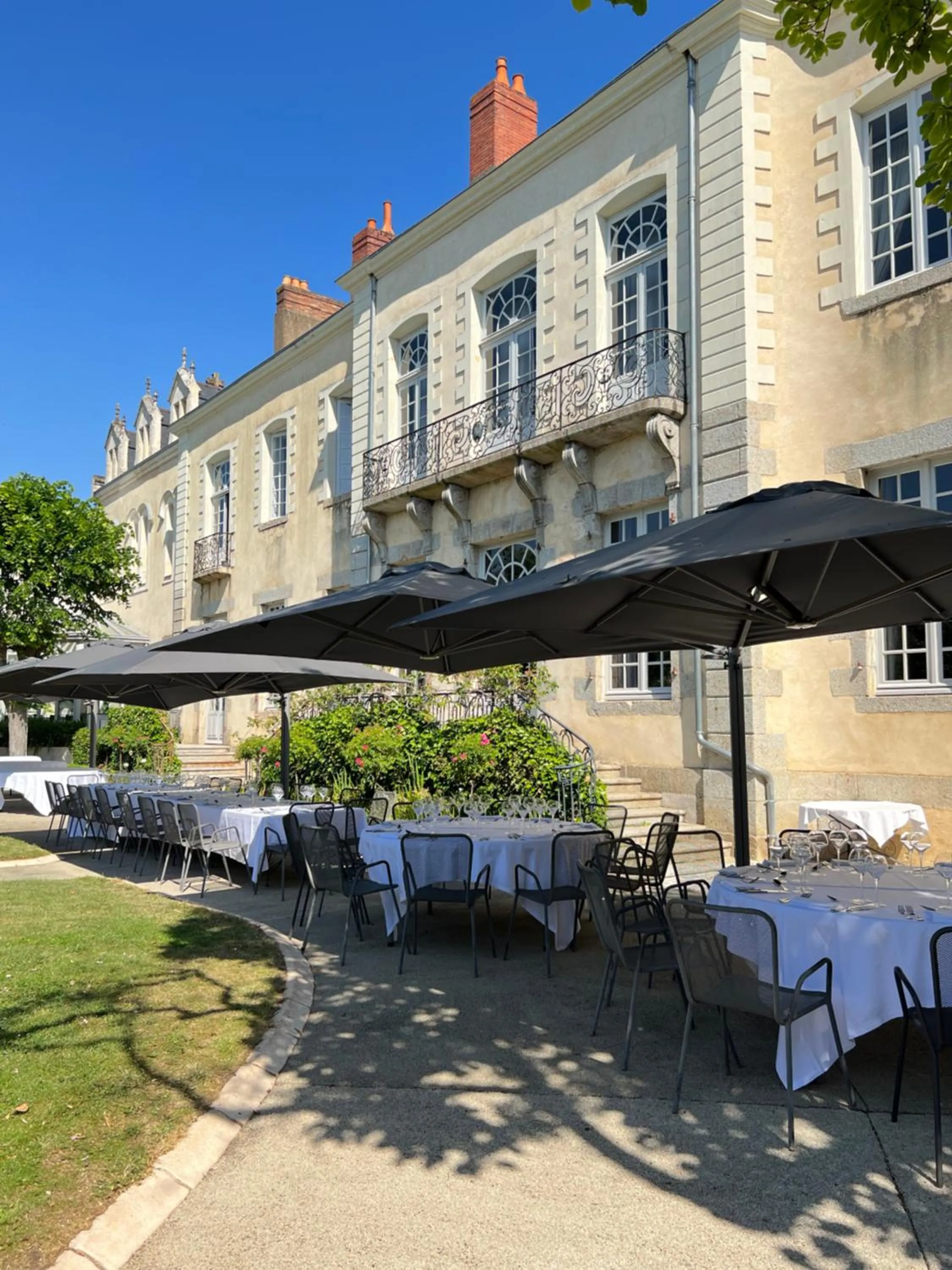 Restaurant/places to eat in Hôtel Restaurants & Spa Perier Du Bignon