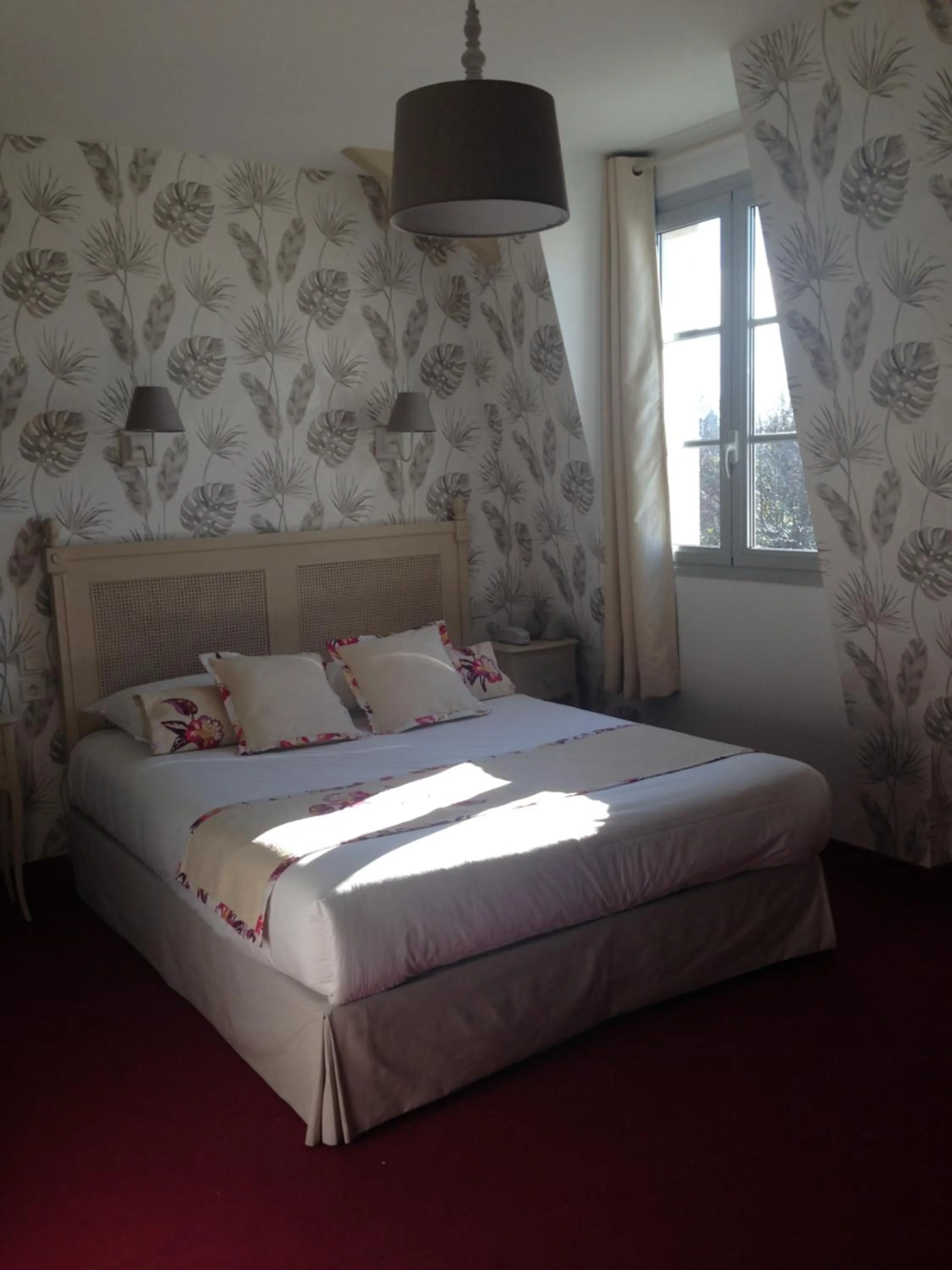 Bedroom, Bed in Hôtel Restaurants & Spa Perier Du Bignon