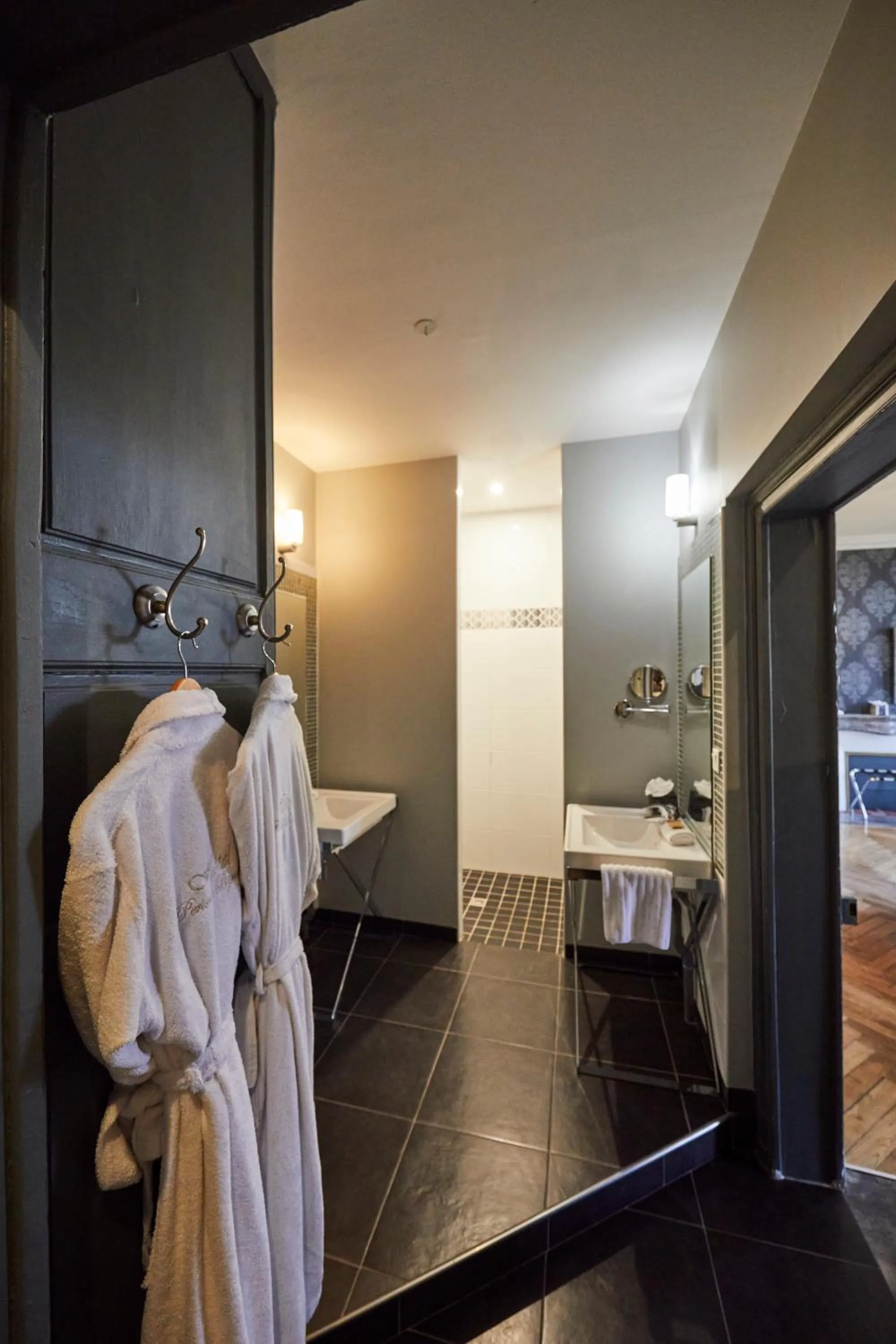 Bathroom in Hôtel Restaurants & Spa Perier Du Bignon