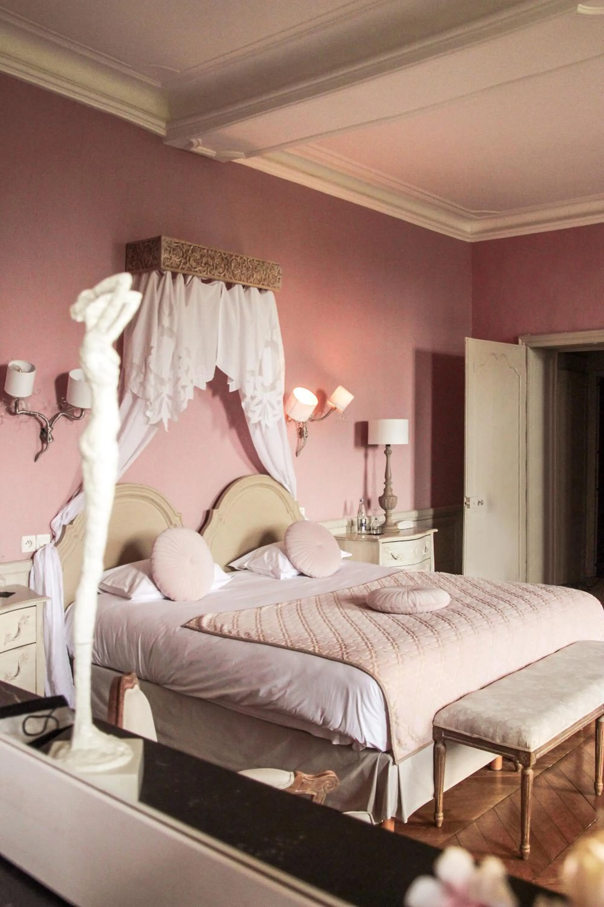 Bedroom, Bed in Hôtel Restaurants & Spa Perier Du Bignon