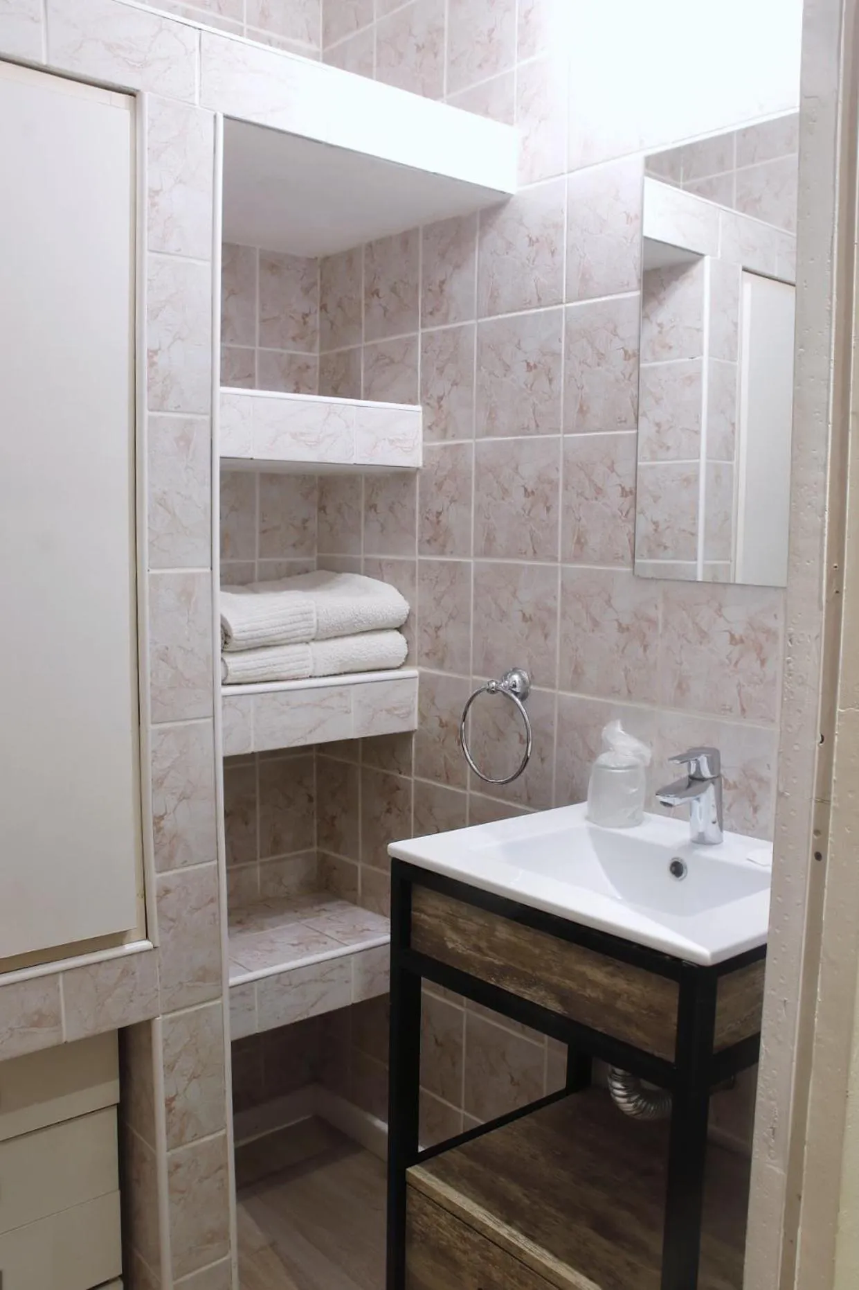 Bathroom in HL Hotel