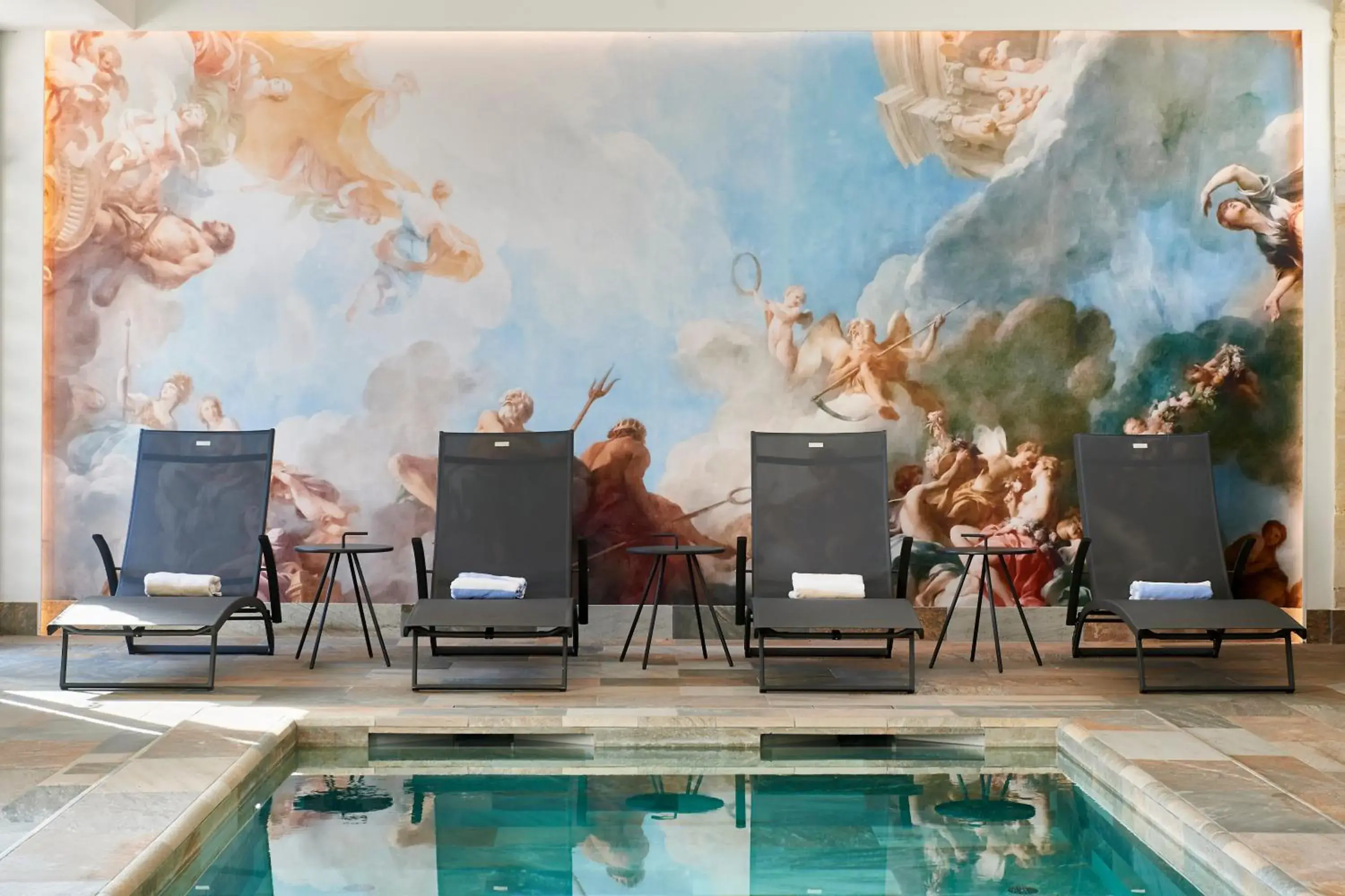 Swimming pool in Best Western Premier Hotel des Vignes et des Anges Swimming pool in Best Western Premier Hotel des Vignes et des Anges