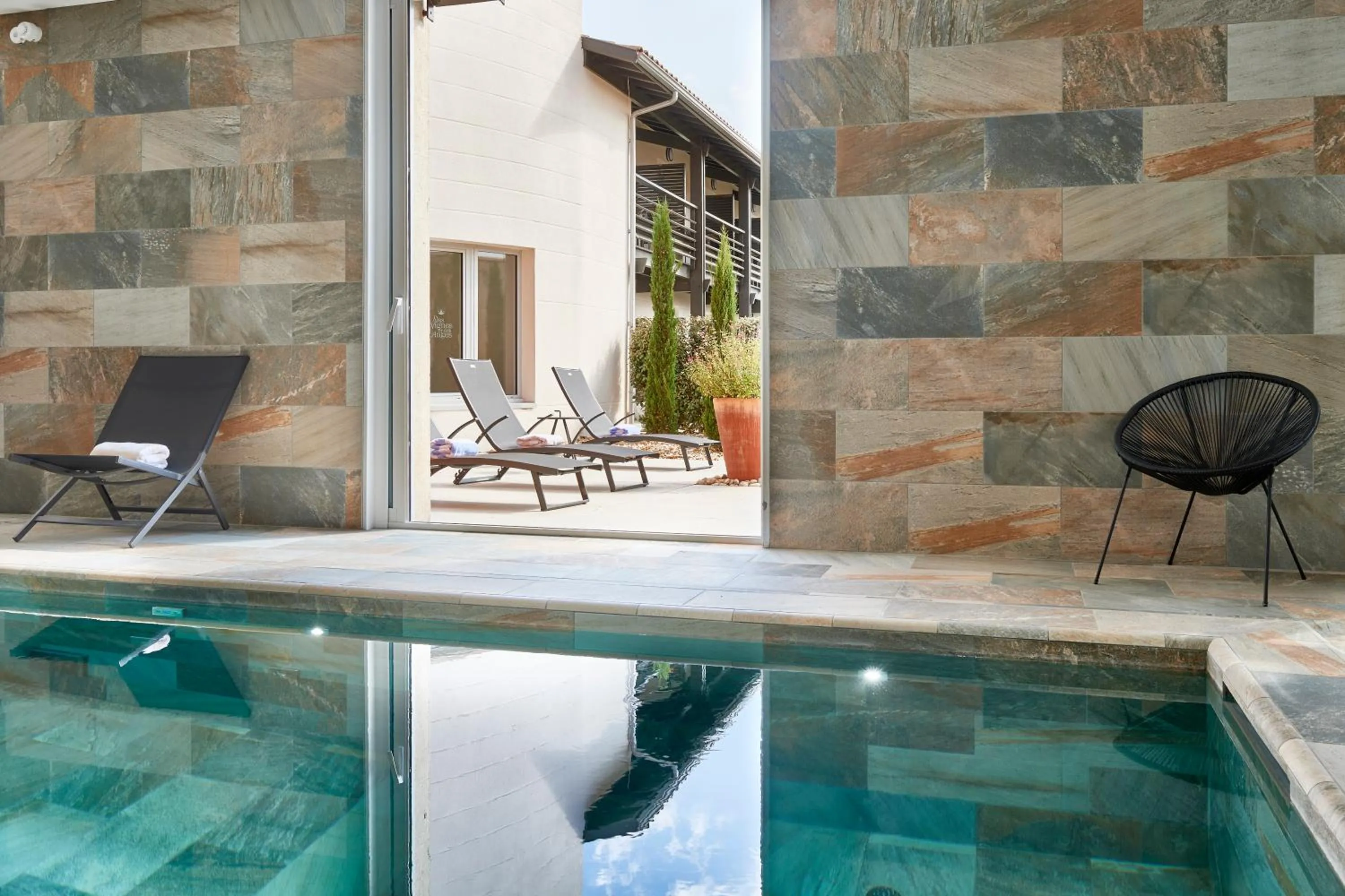 Swimming pool in Best Western Premier Hotel des Vignes et des Anges