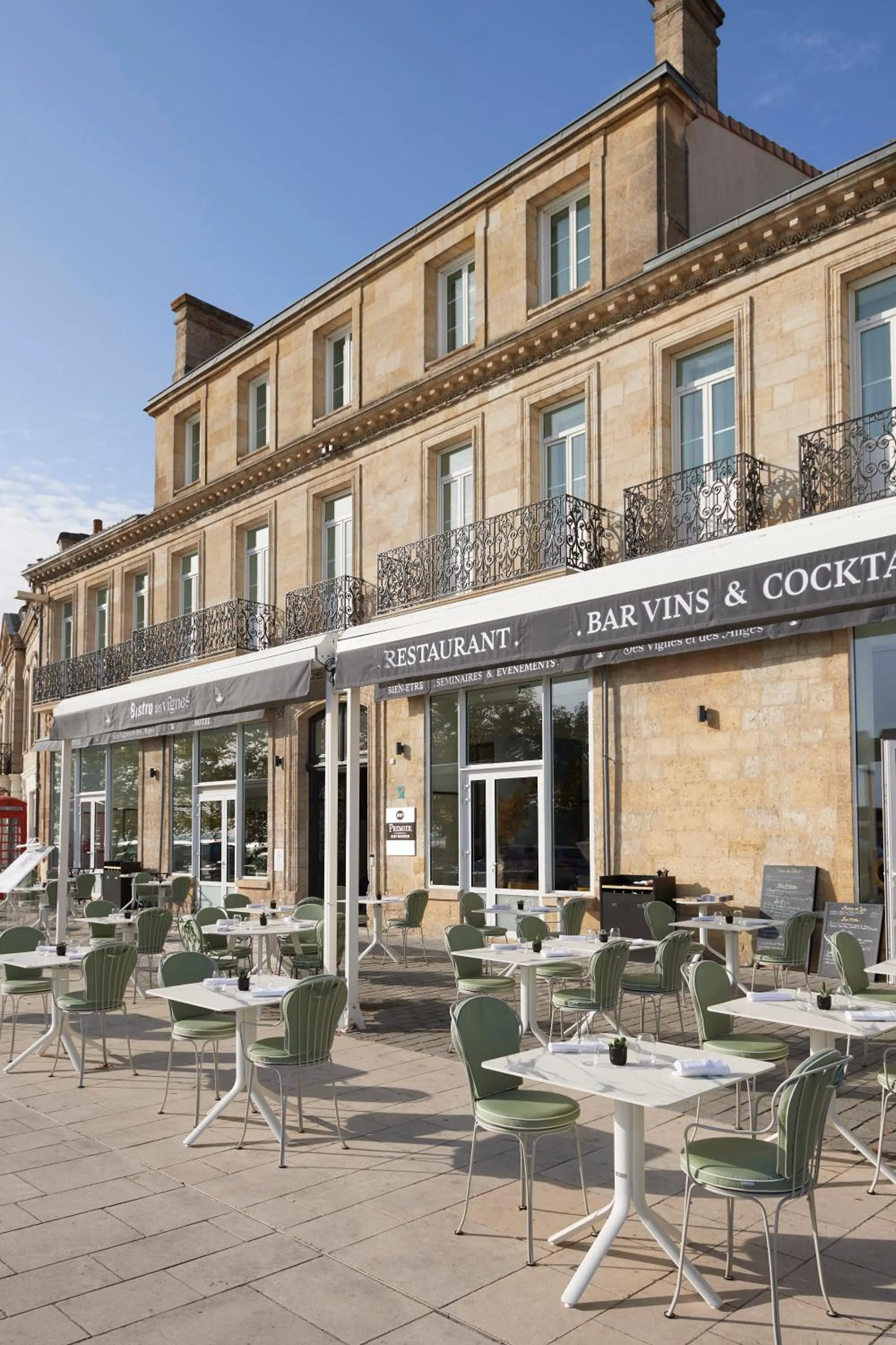 Patio in Best Western Premier Hotel des Vignes et des Anges