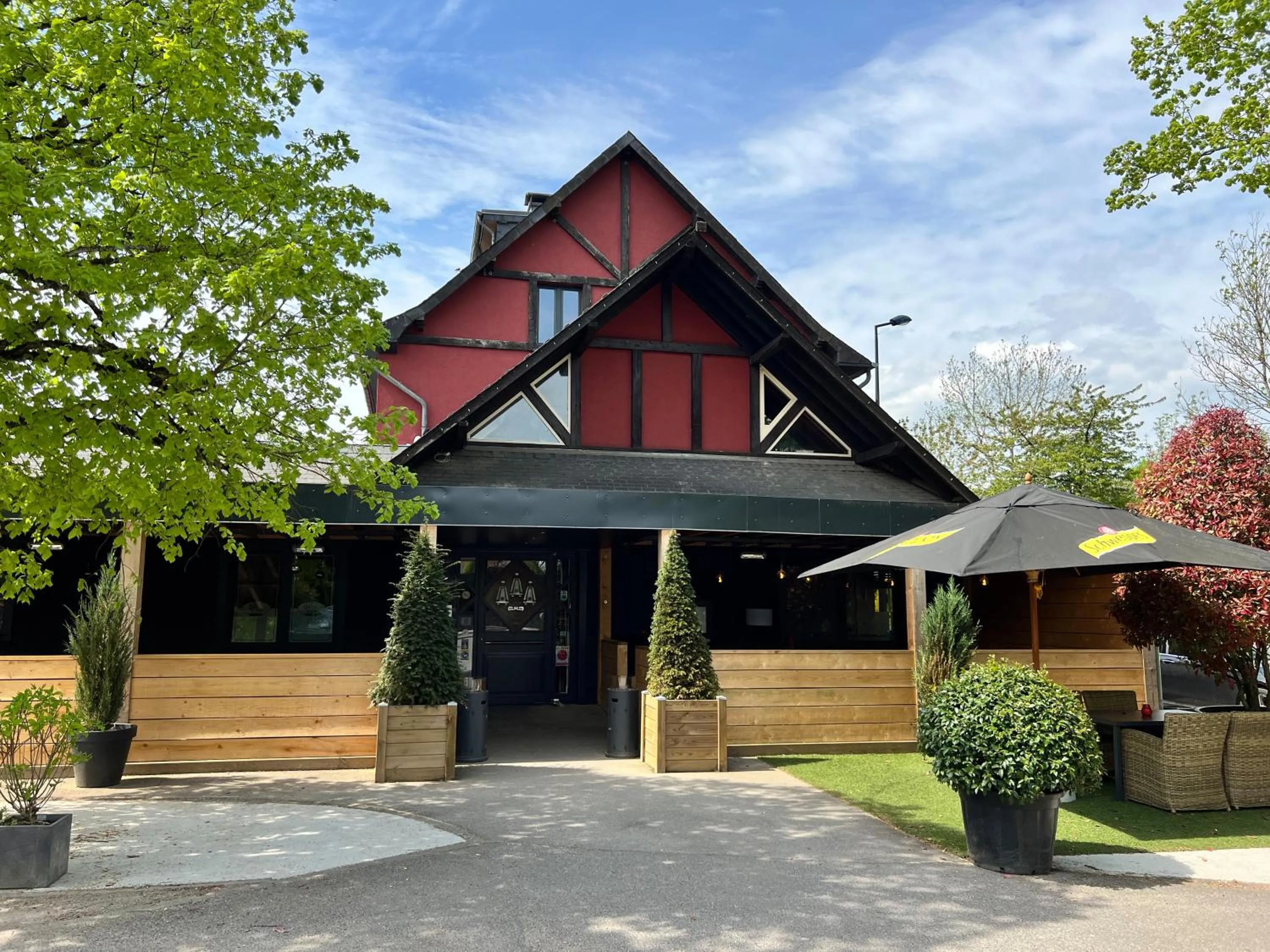 Property building in Hôtel Restaurant Lamy