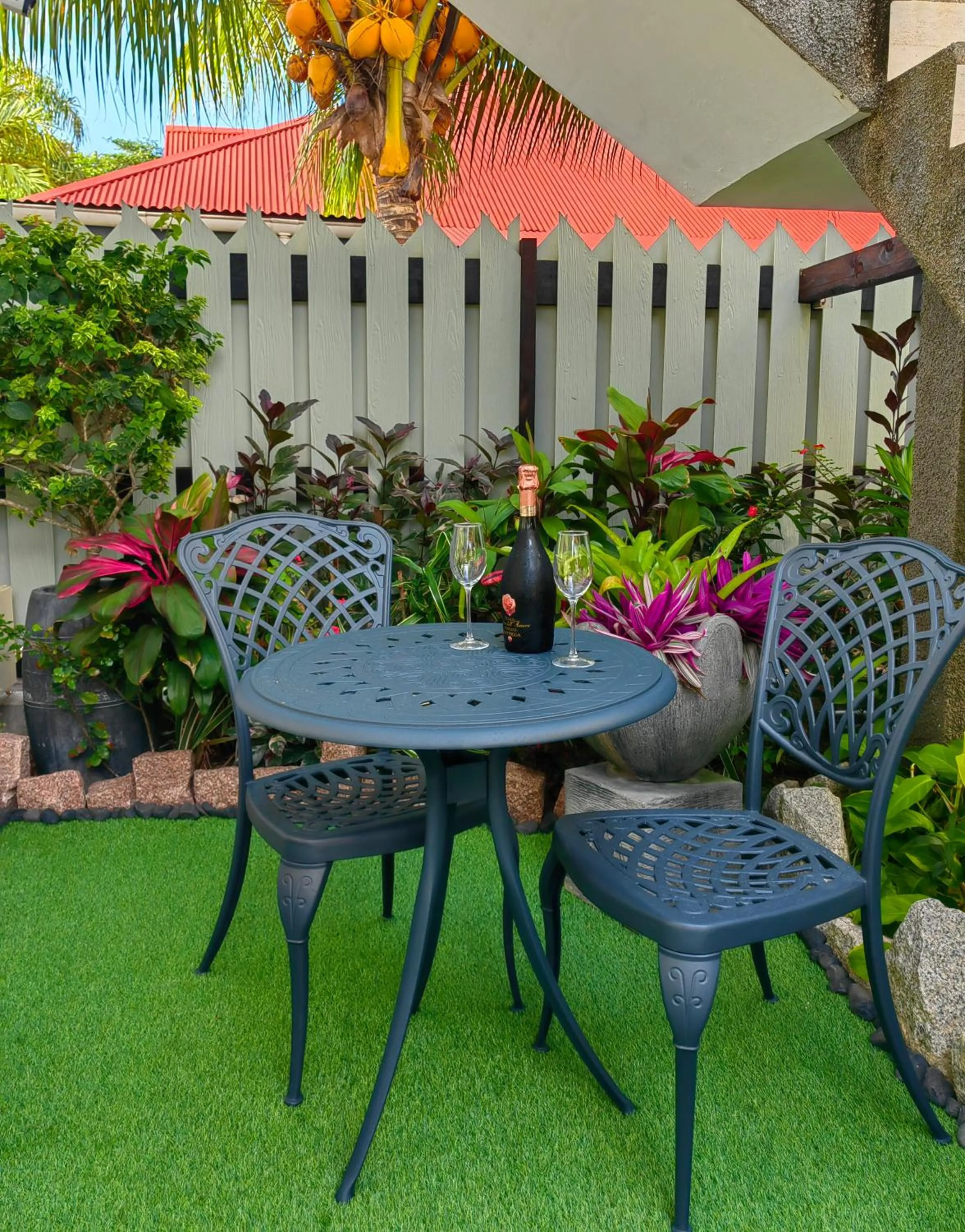 Garden view in Villa Charme de L'ile