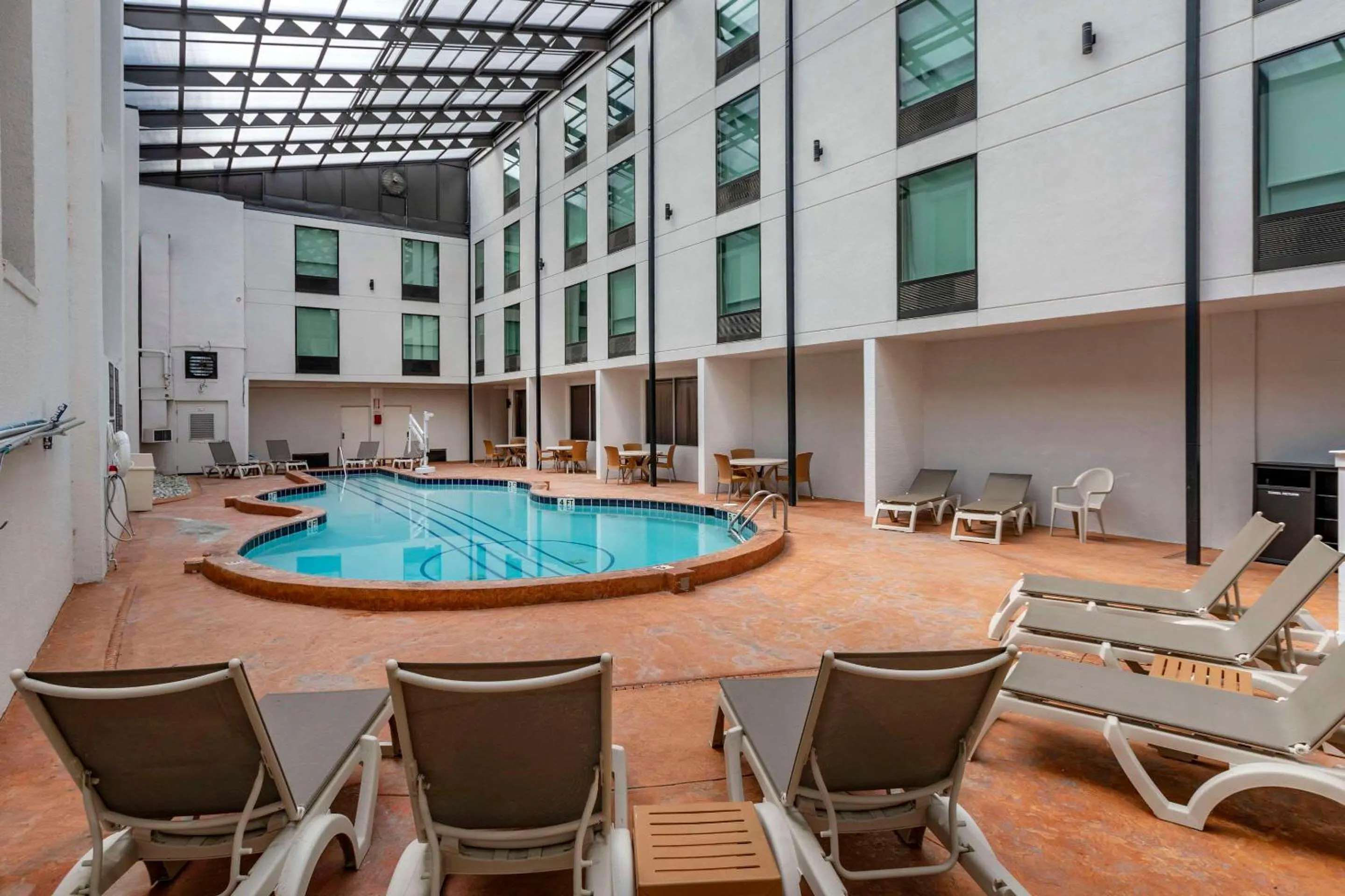 Swimming pool in Comfort Inn & Suites Nashville Downtown - Stadium