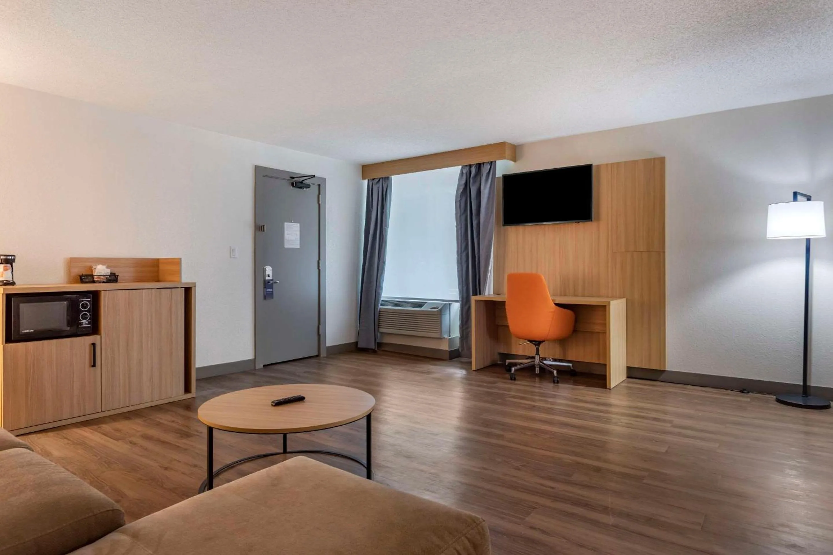 Bedroom in Comfort Inn & Suites Nashville Downtown - Stadium