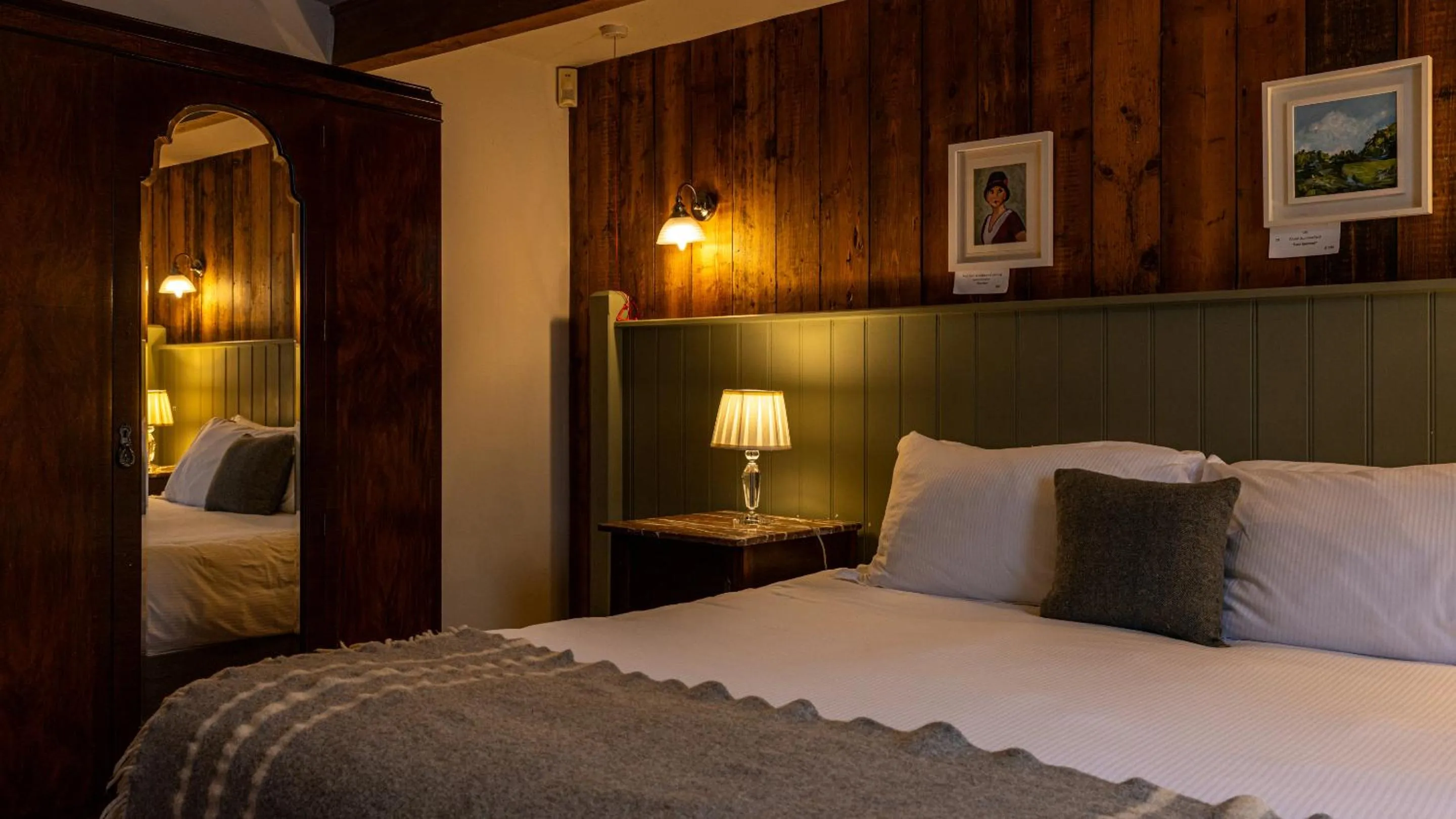 Bedroom, Bed in Blue Ball Inn