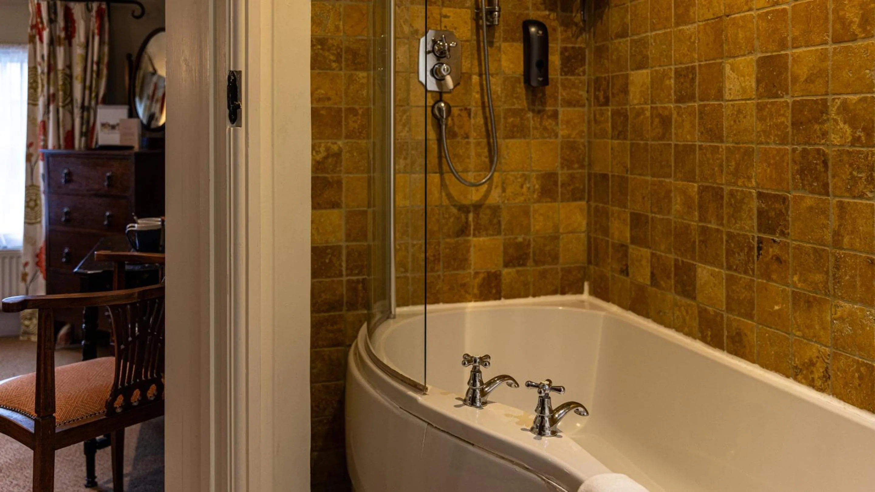 Bathroom in Blue Ball Inn