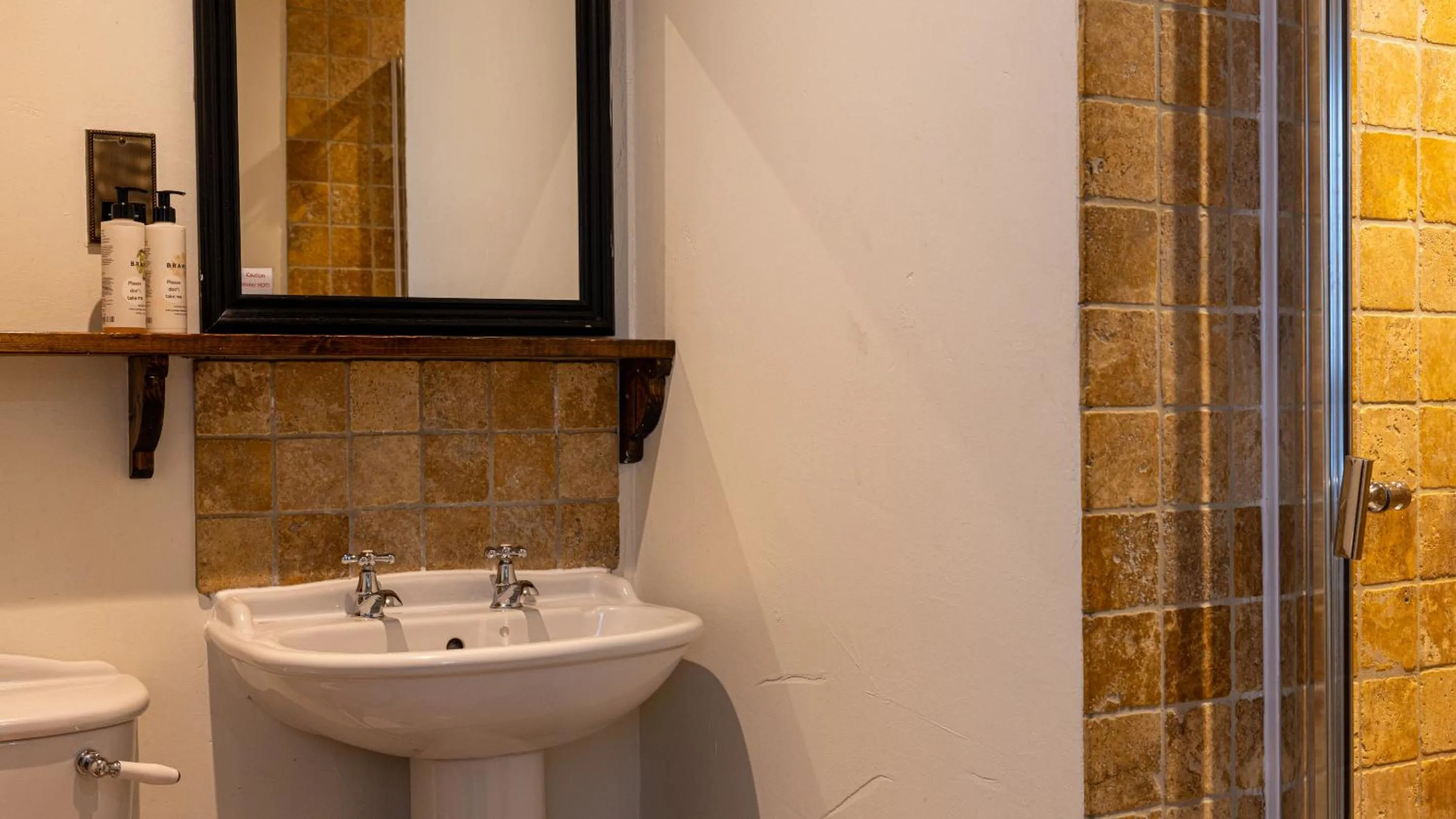 Bathroom in Blue Ball Inn