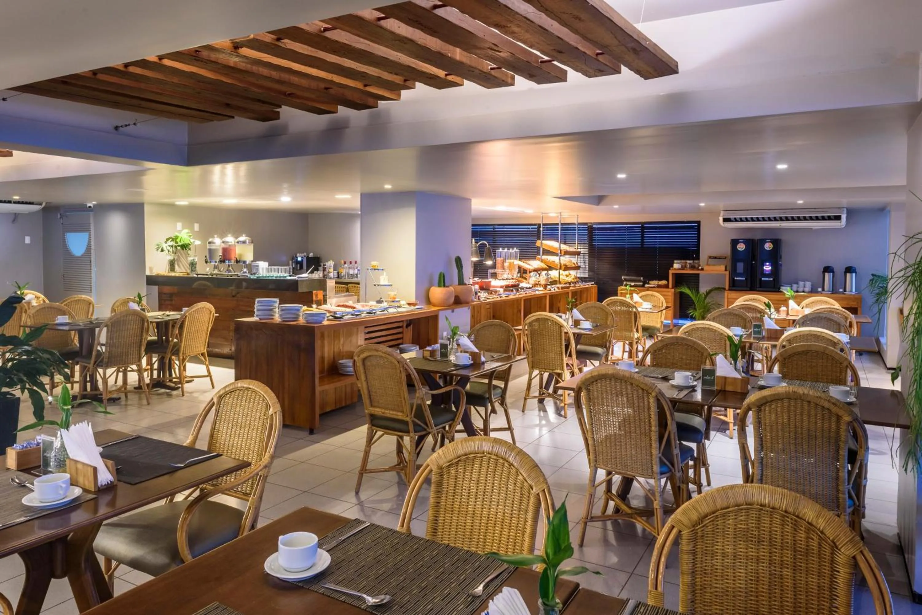 Restaurant/places to eat in Hardman Praia Hotel
