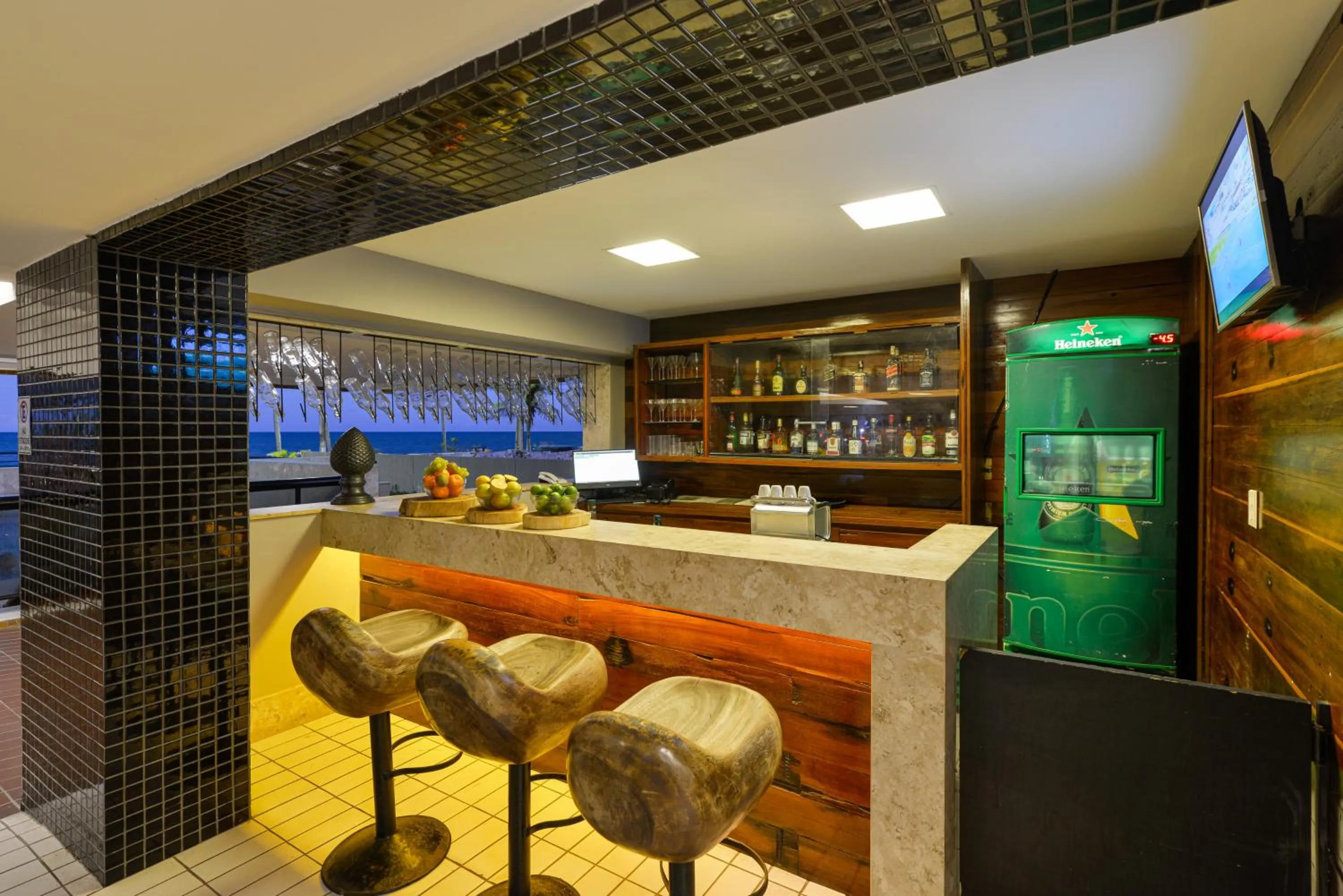 Restaurant/places to eat in Hardman Praia Hotel