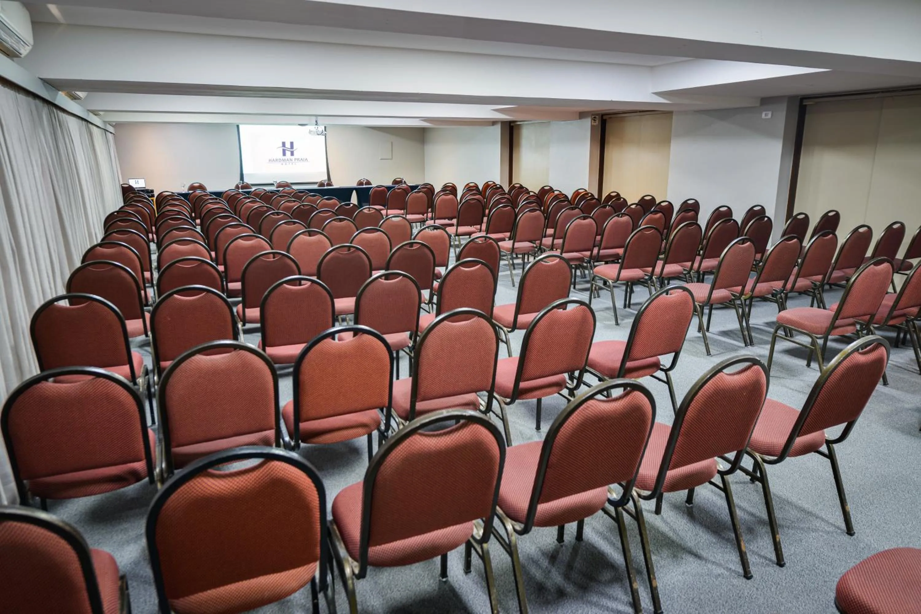 Business facilities in Hardman Praia Hotel