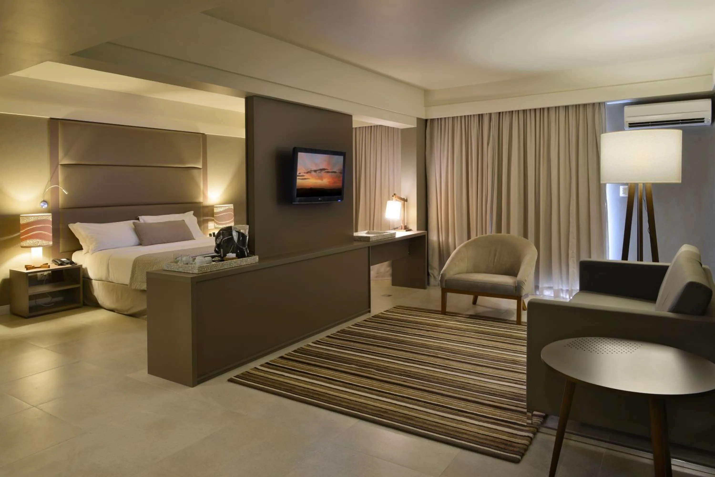 Bathroom, Bed in Hardman Praia Hotel