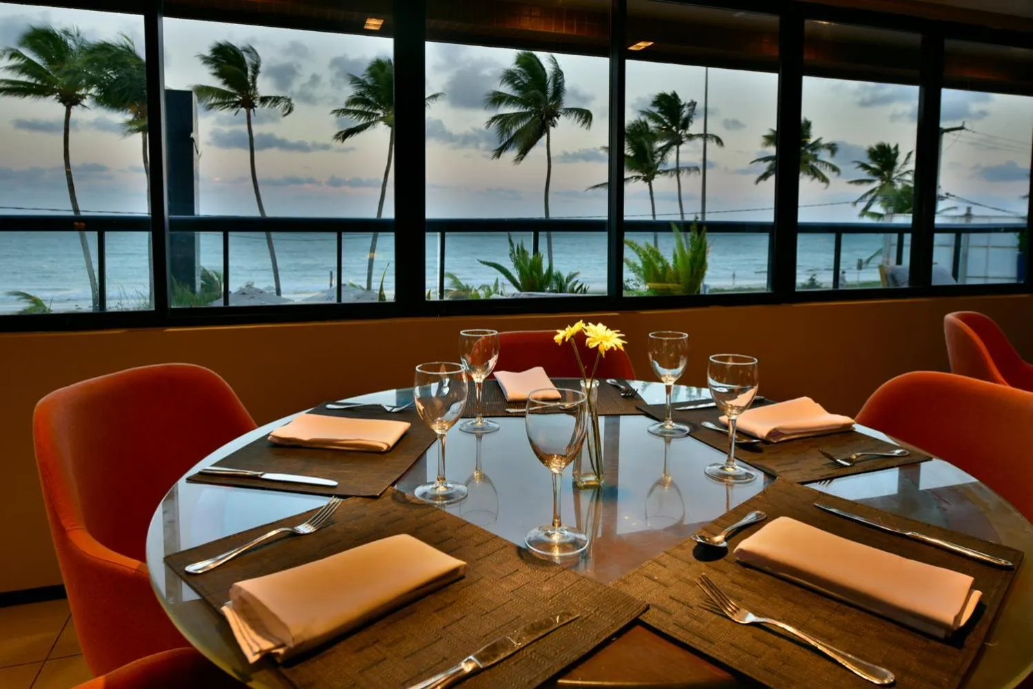 Restaurant/places to eat in Hardman Praia Hotel