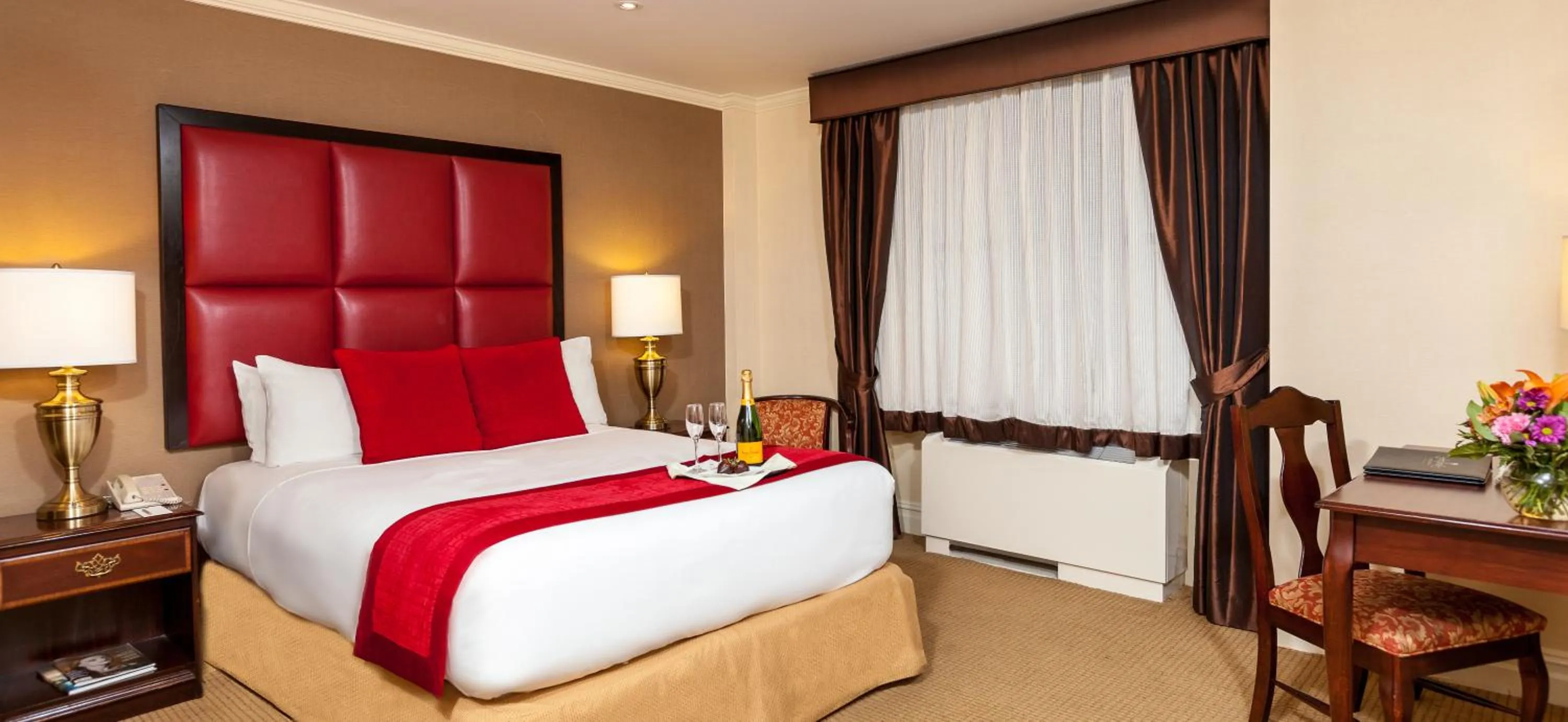 Bed in Fitzpatrick Grand Central