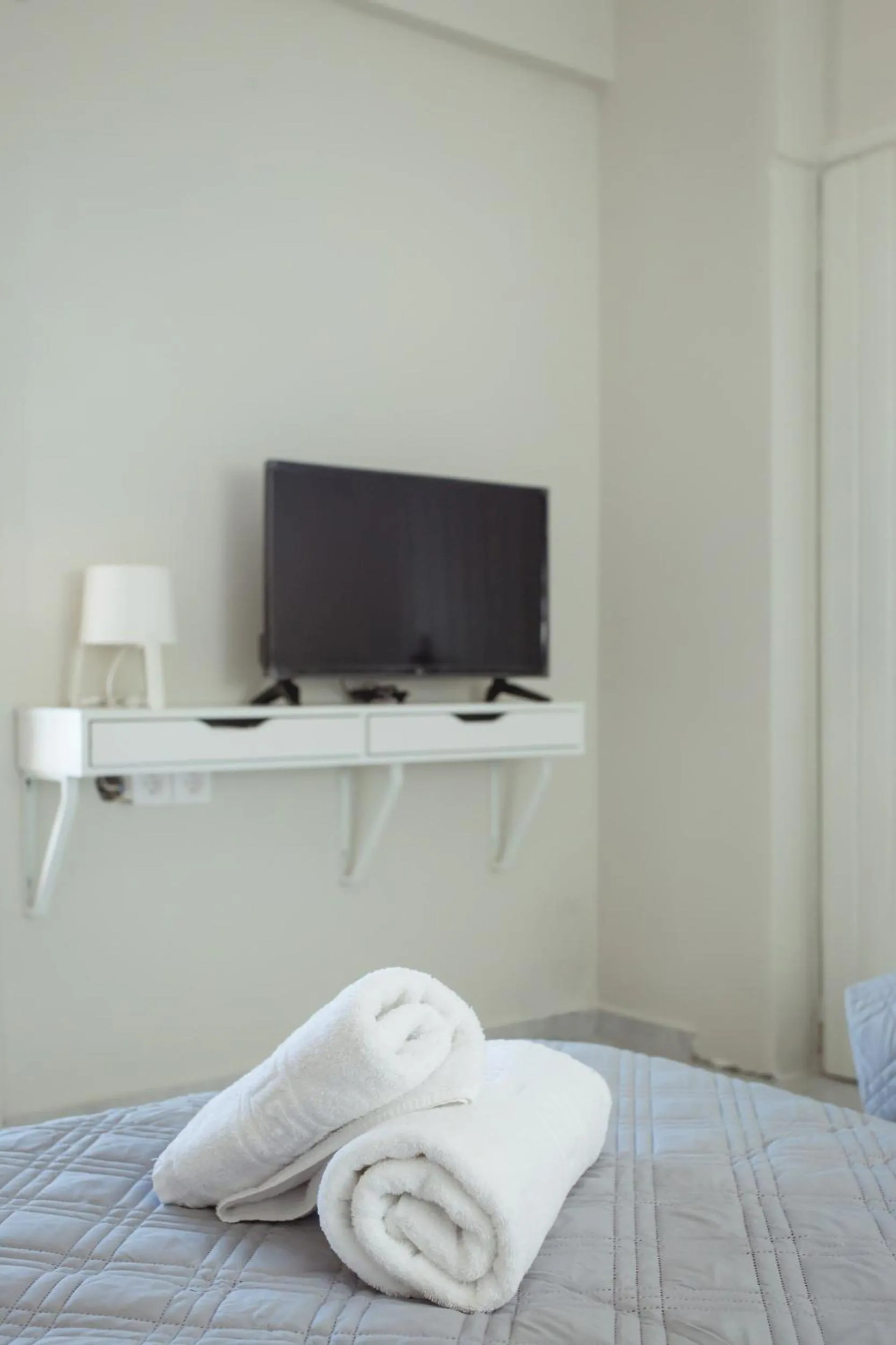 Photo of the whole room, Bed in Popy's Place