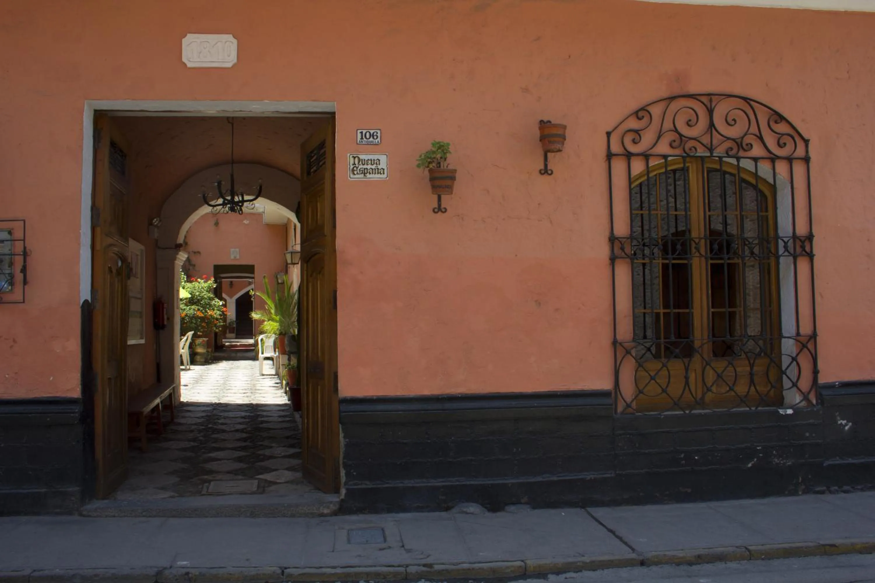 Facade/entrance in Posada Nueva España