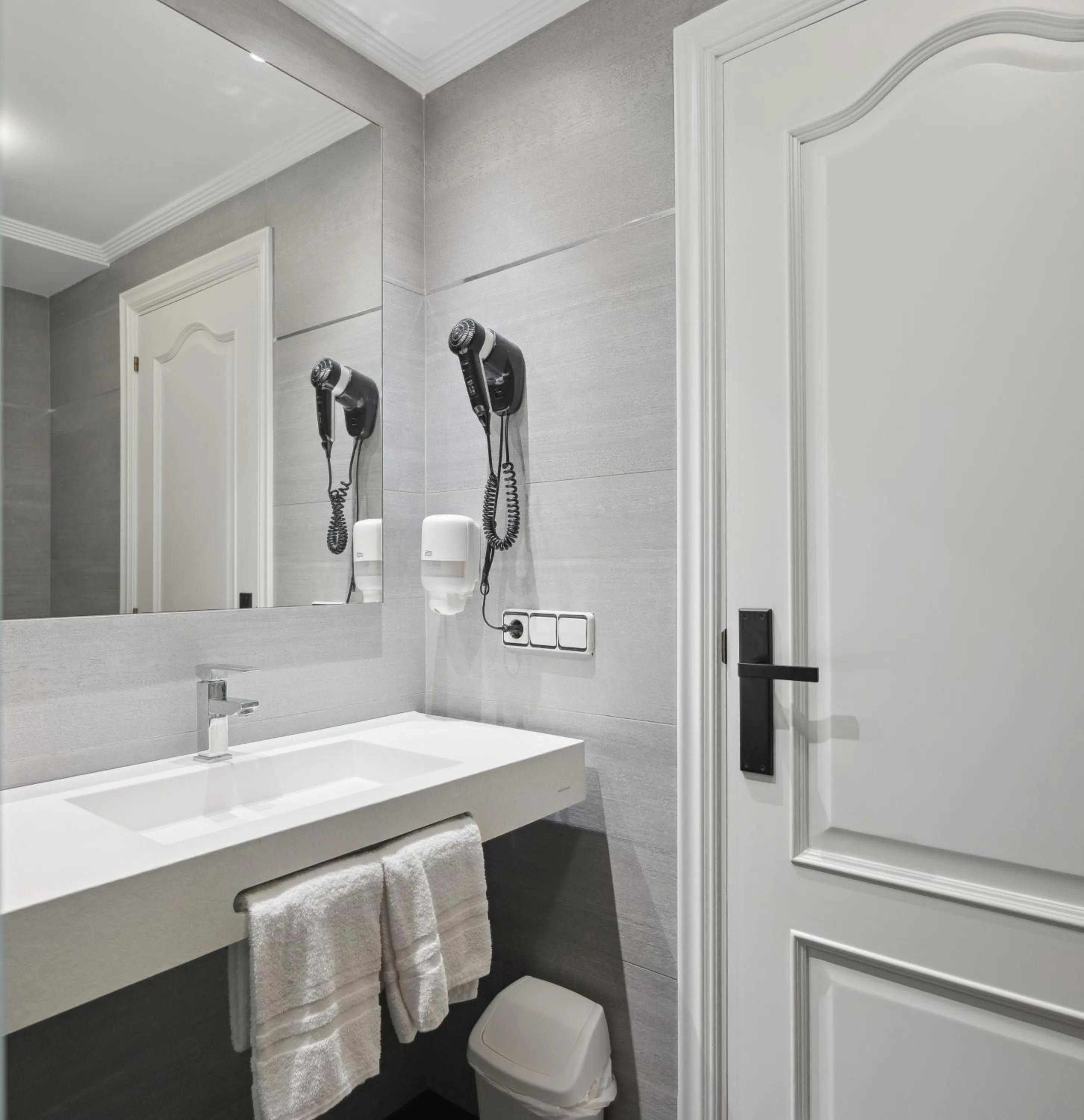 Hot Spring Bath in Hotel Venta de Etxalar