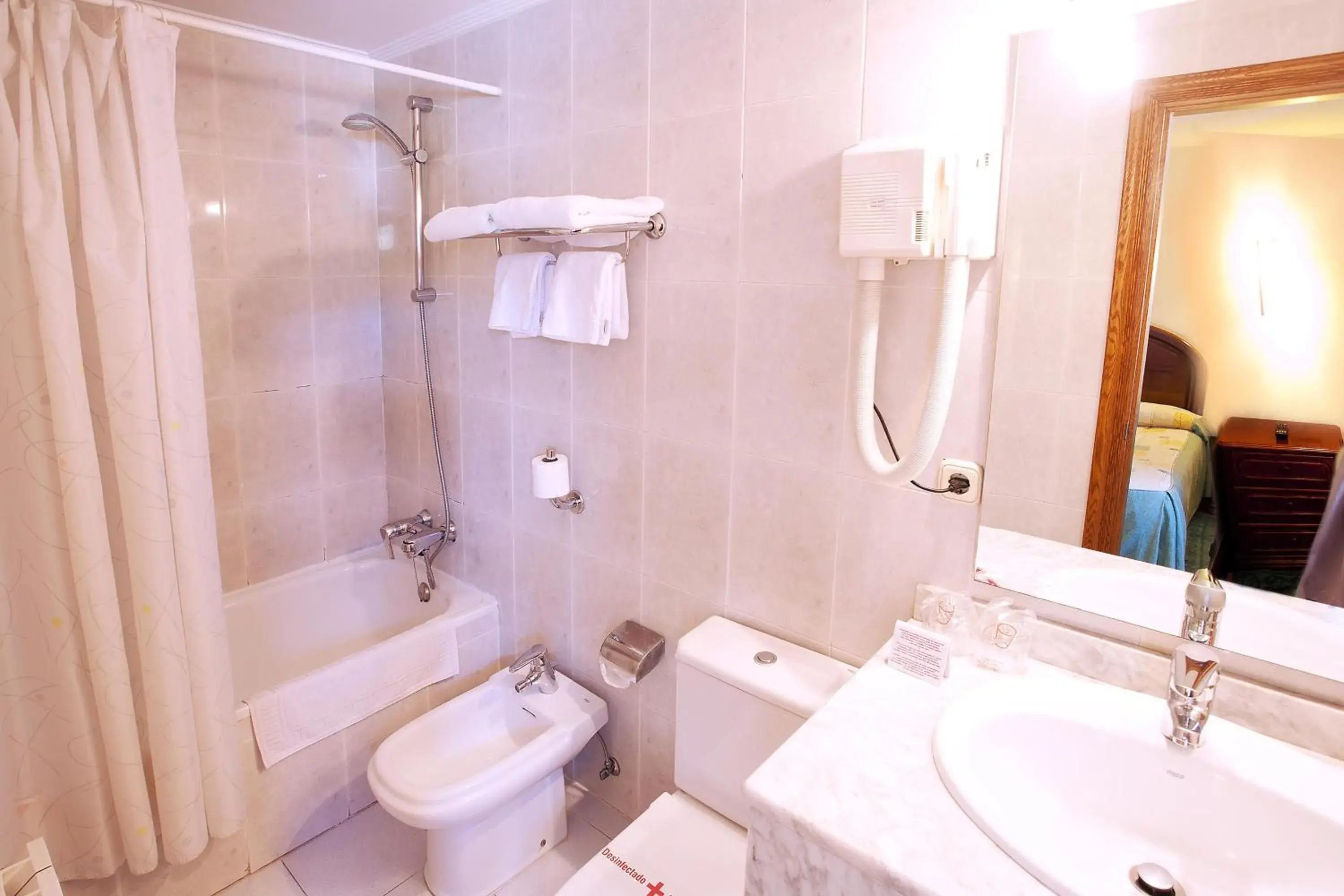 Triple Room in Hotel Venta de Etxalar Triple Room in Hotel Venta de Etxalar