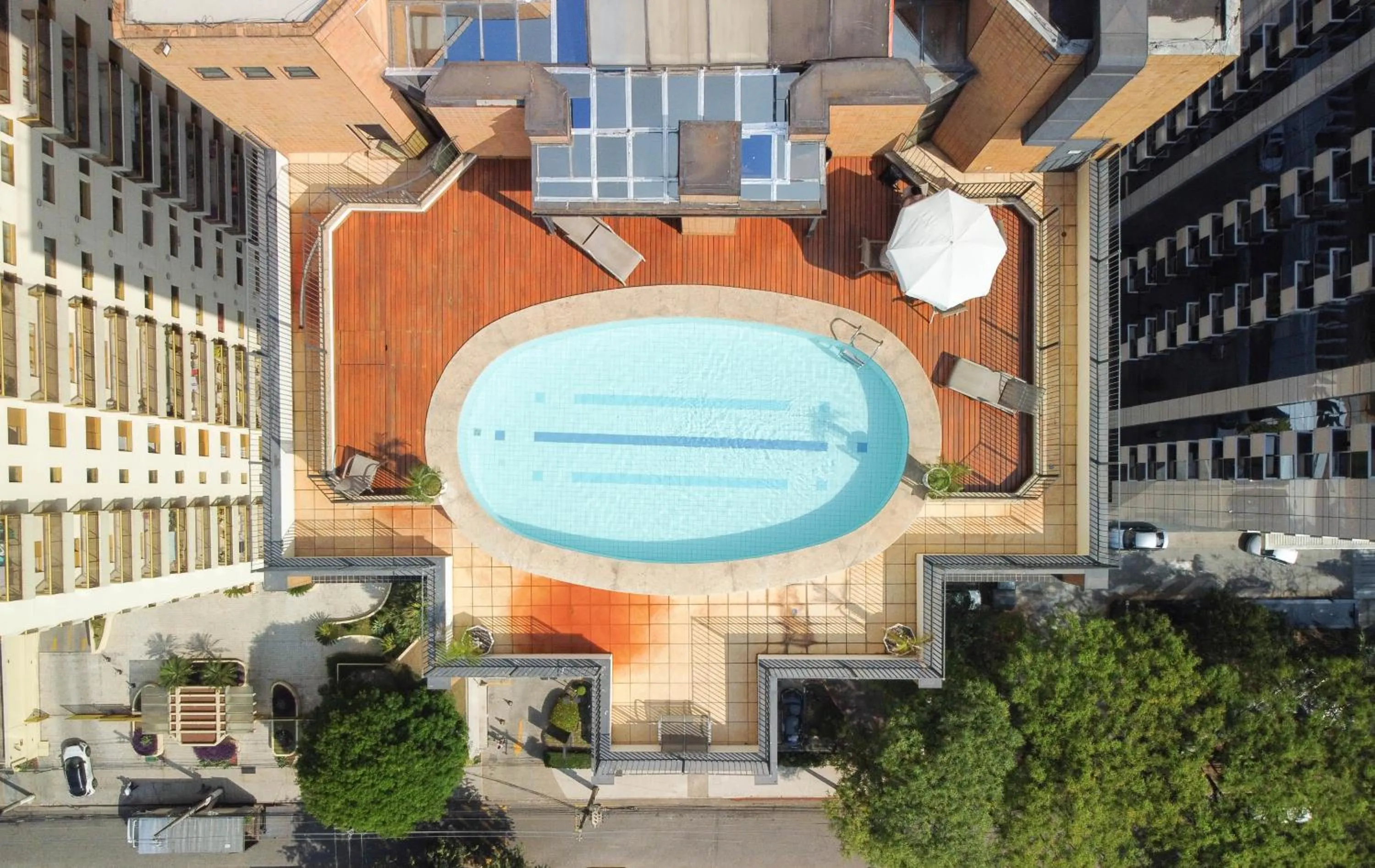 Property building in Sol Alphaville Hotel & Residence