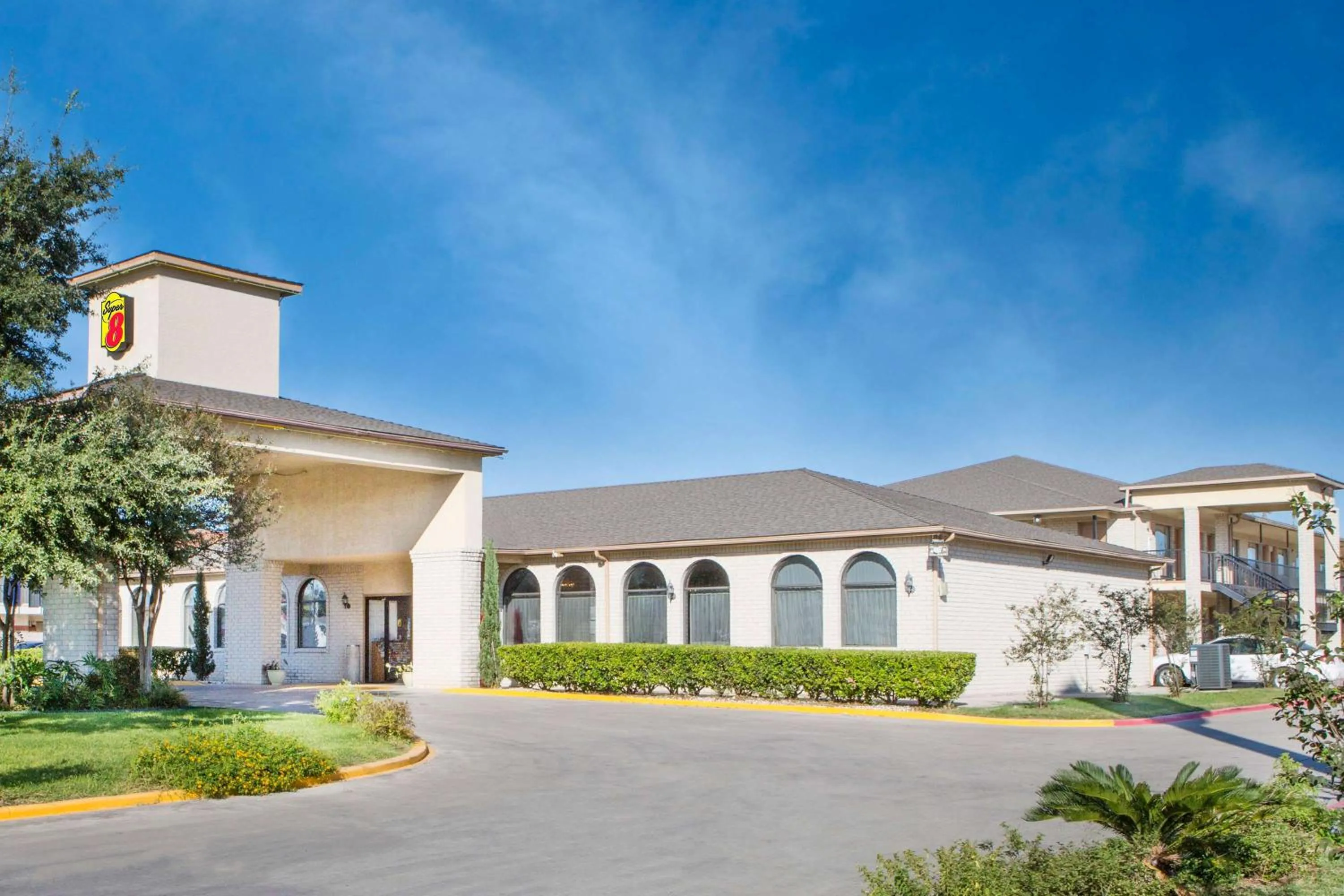 Property Building in Super 8 by Wyndham San Antonio at I-10