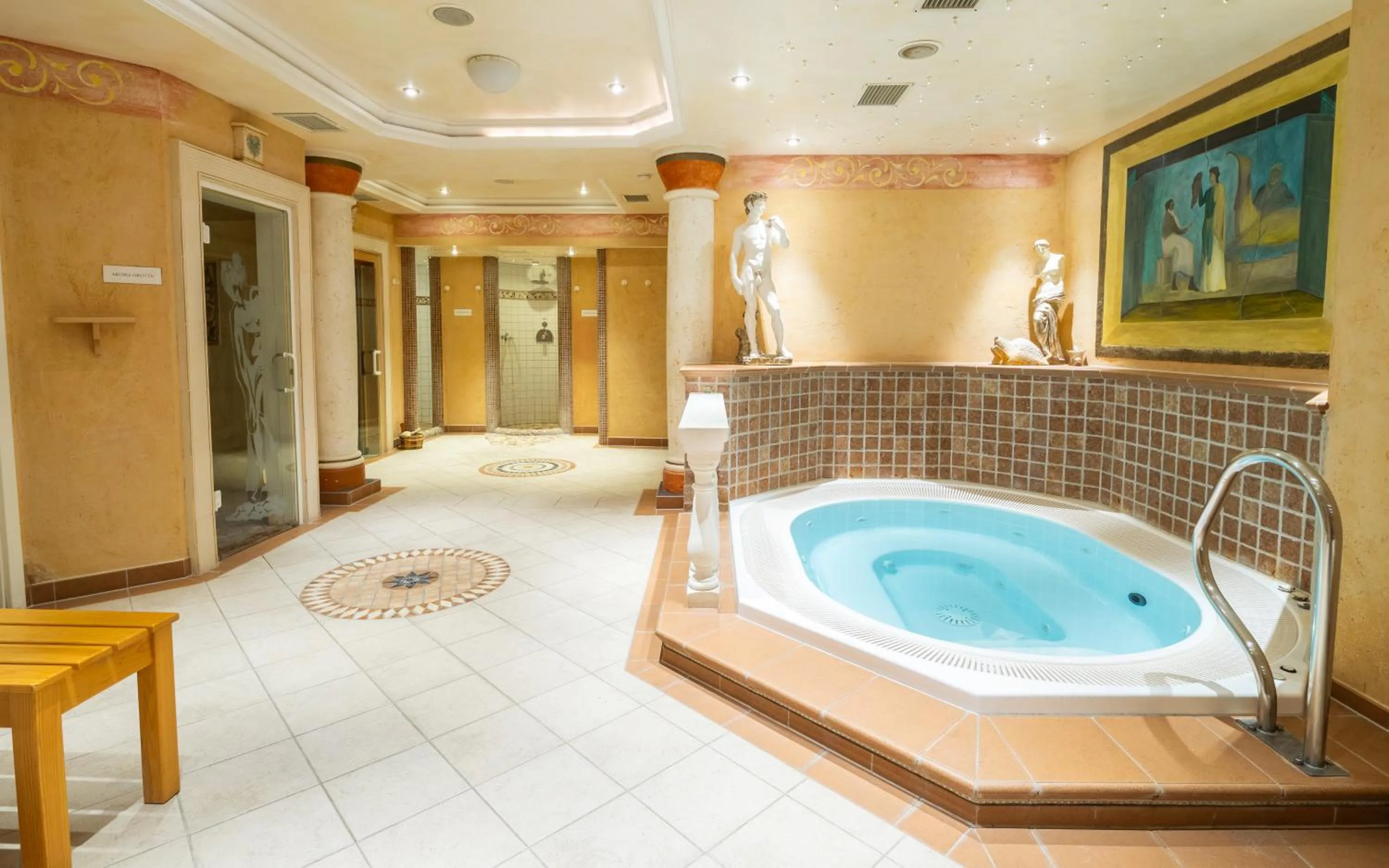 Hot Tub in Hotel Keindl