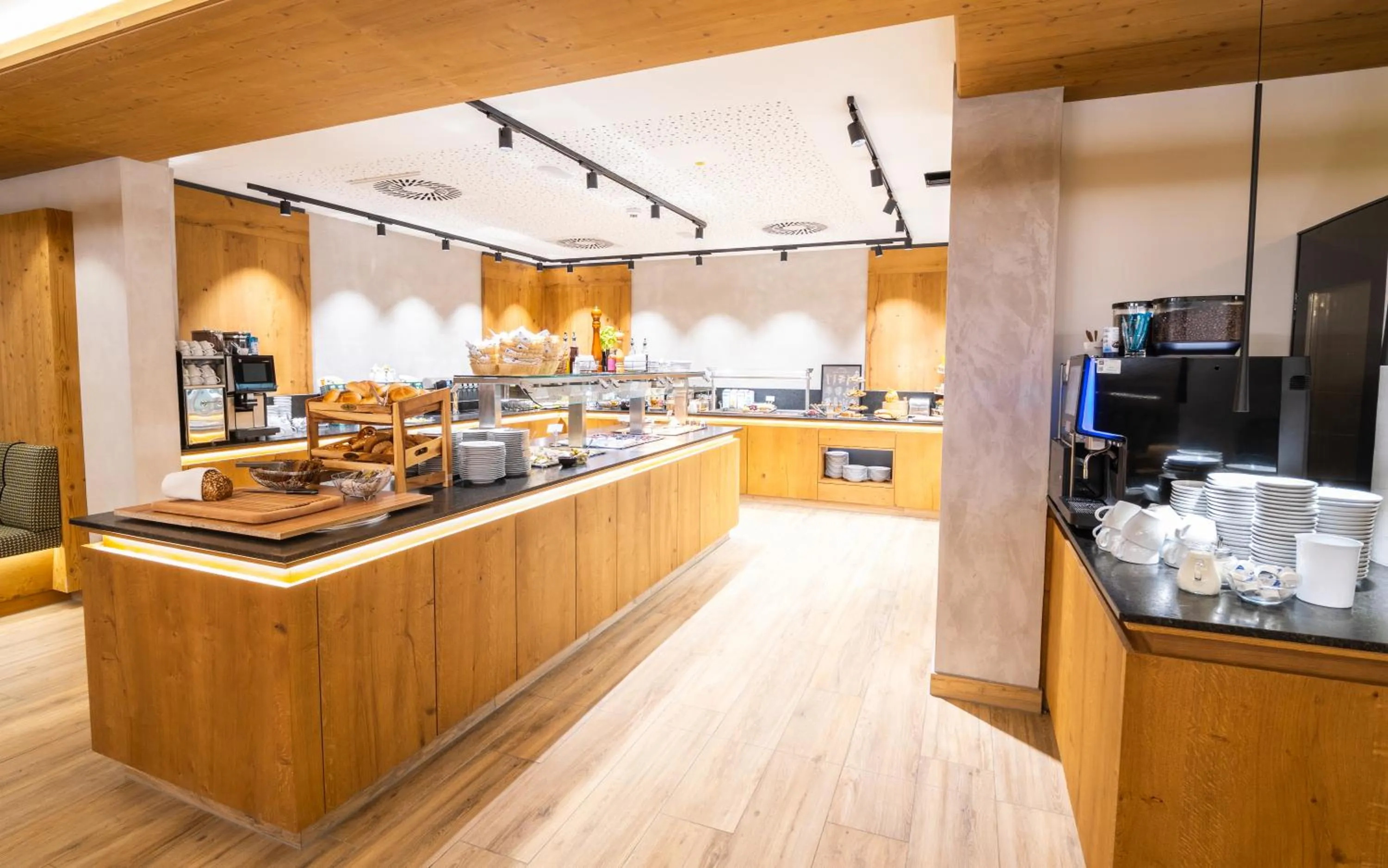 Buffet breakfast in Hotel Keindl