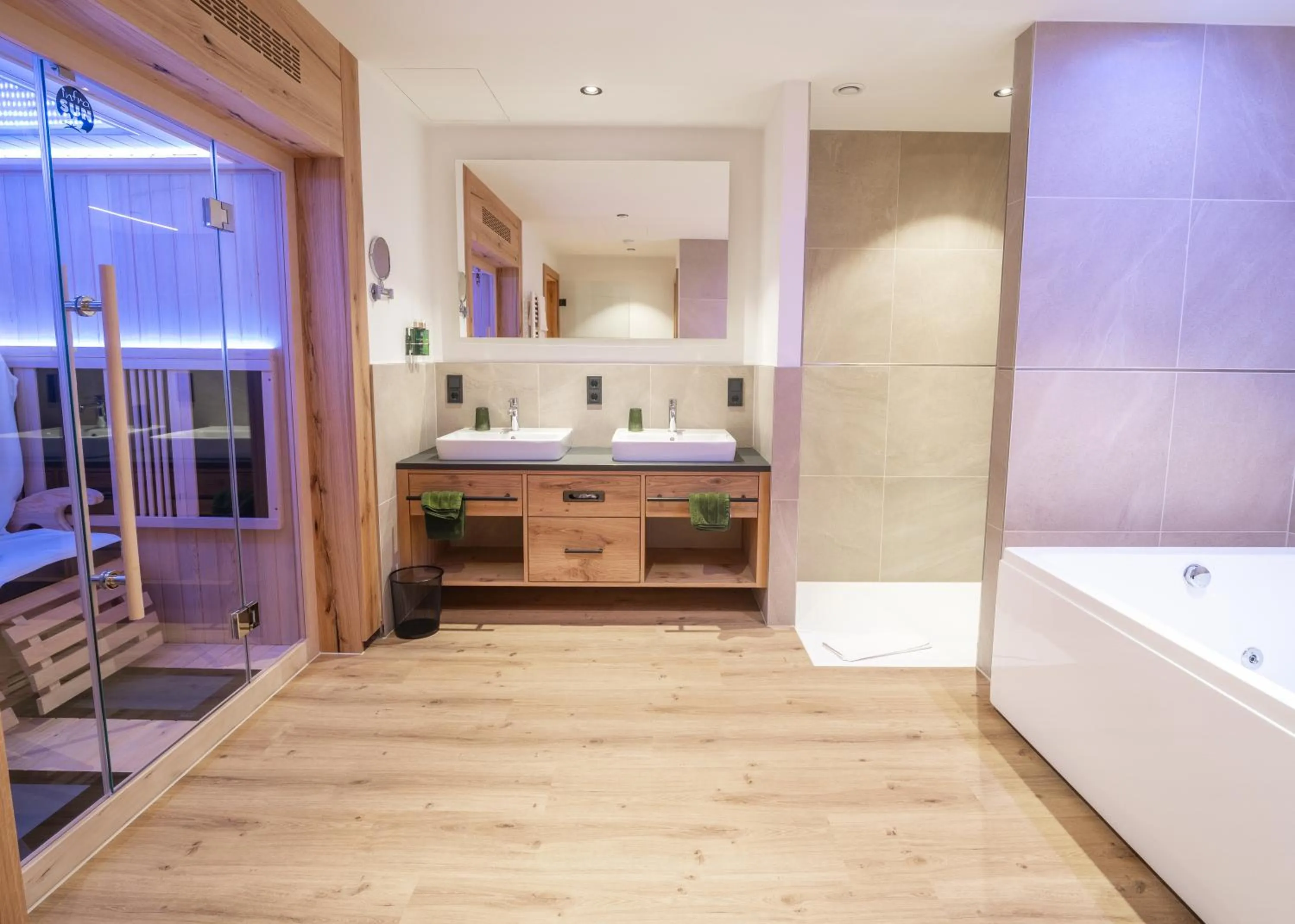 Hot Tub in Hotel Keindl