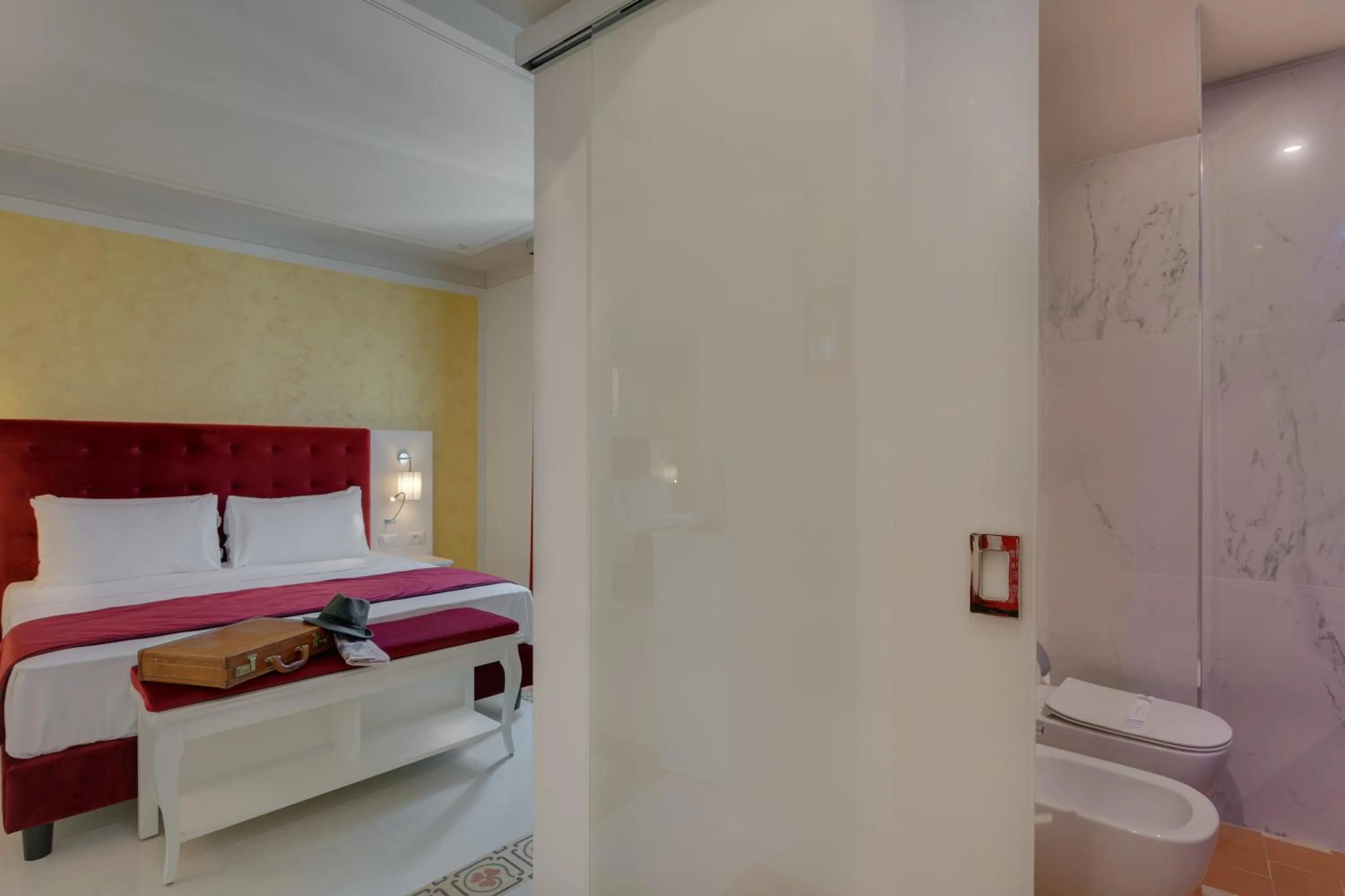 Photo of the whole room, Bed in Battistero Residenza d'Epoca