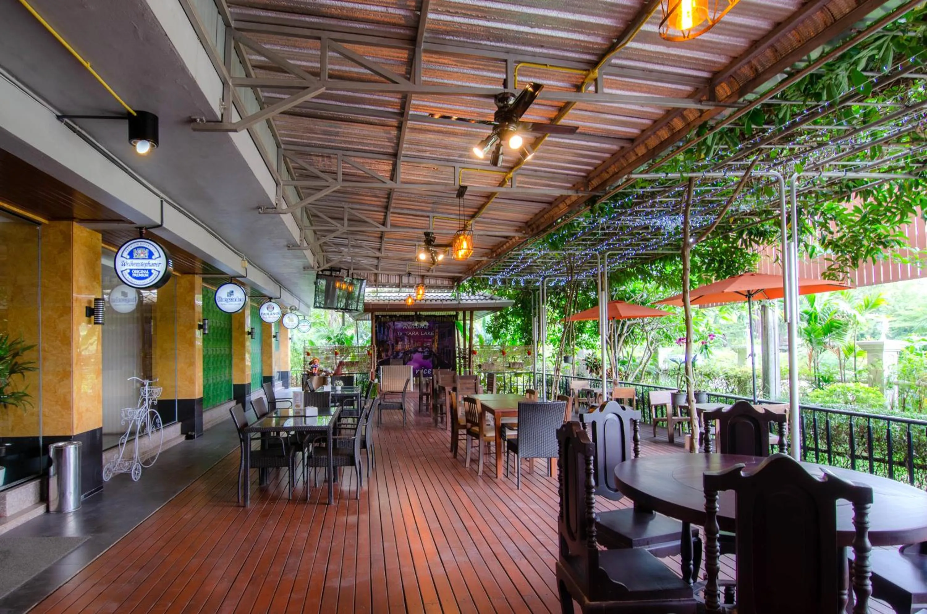 Restaurant/places to eat in Tara Lake